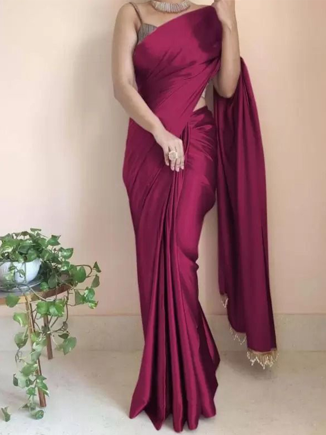 

SAADHVI Solid Satin Saree, Burgundy