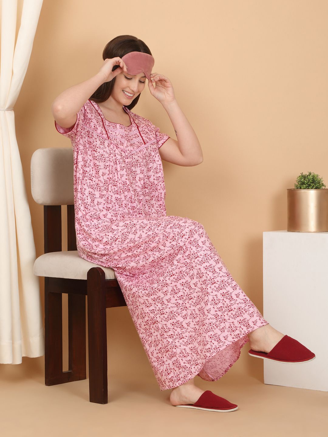 

SAANJ Women Floral Printed Pure Cotton Maxi Nightdress, Pink
