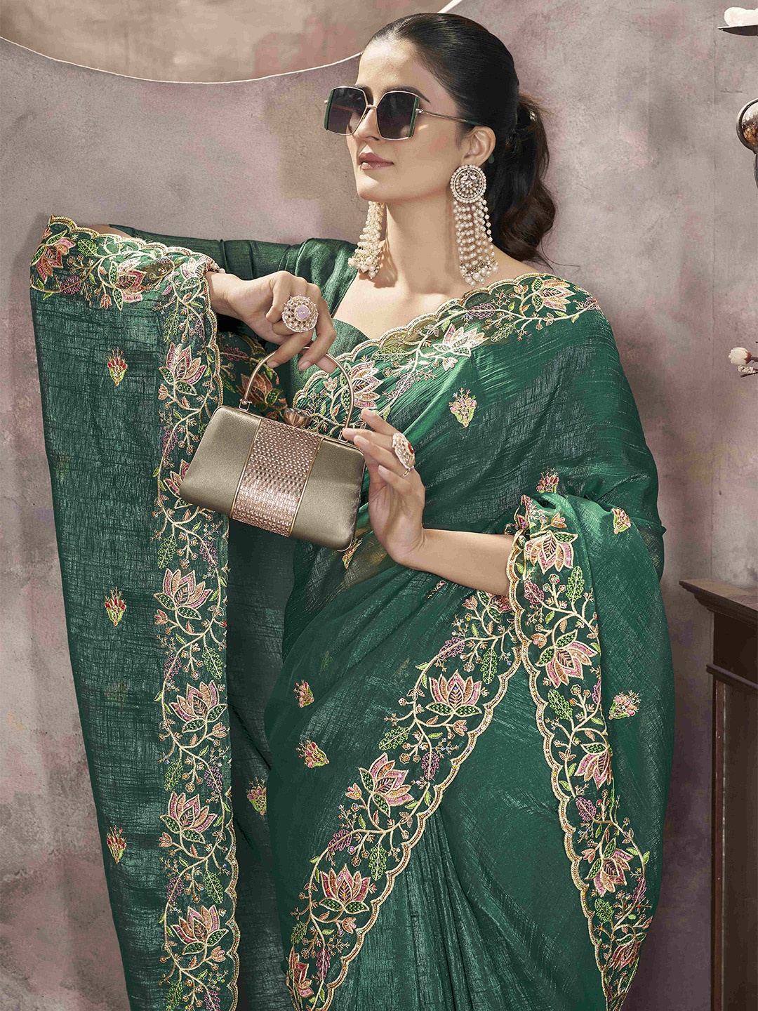 

RV CREATION Floral Sequinned Saree, Green