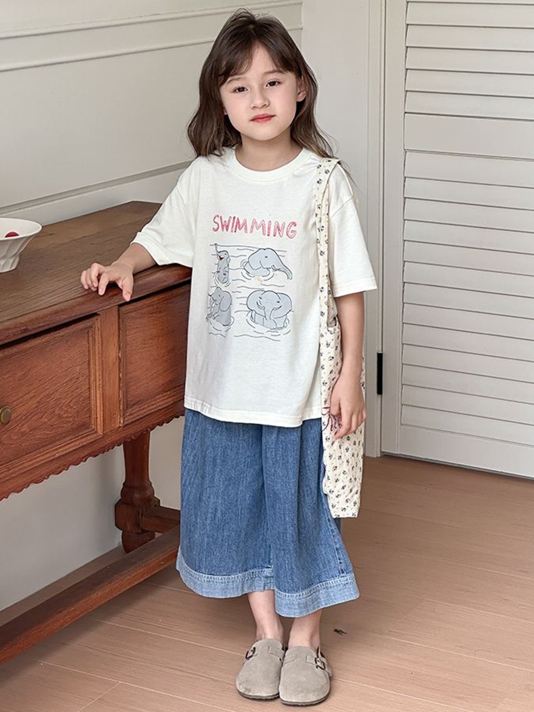 

LULU & SKY Girls Graphic Printed Cotton Boxy Top, White