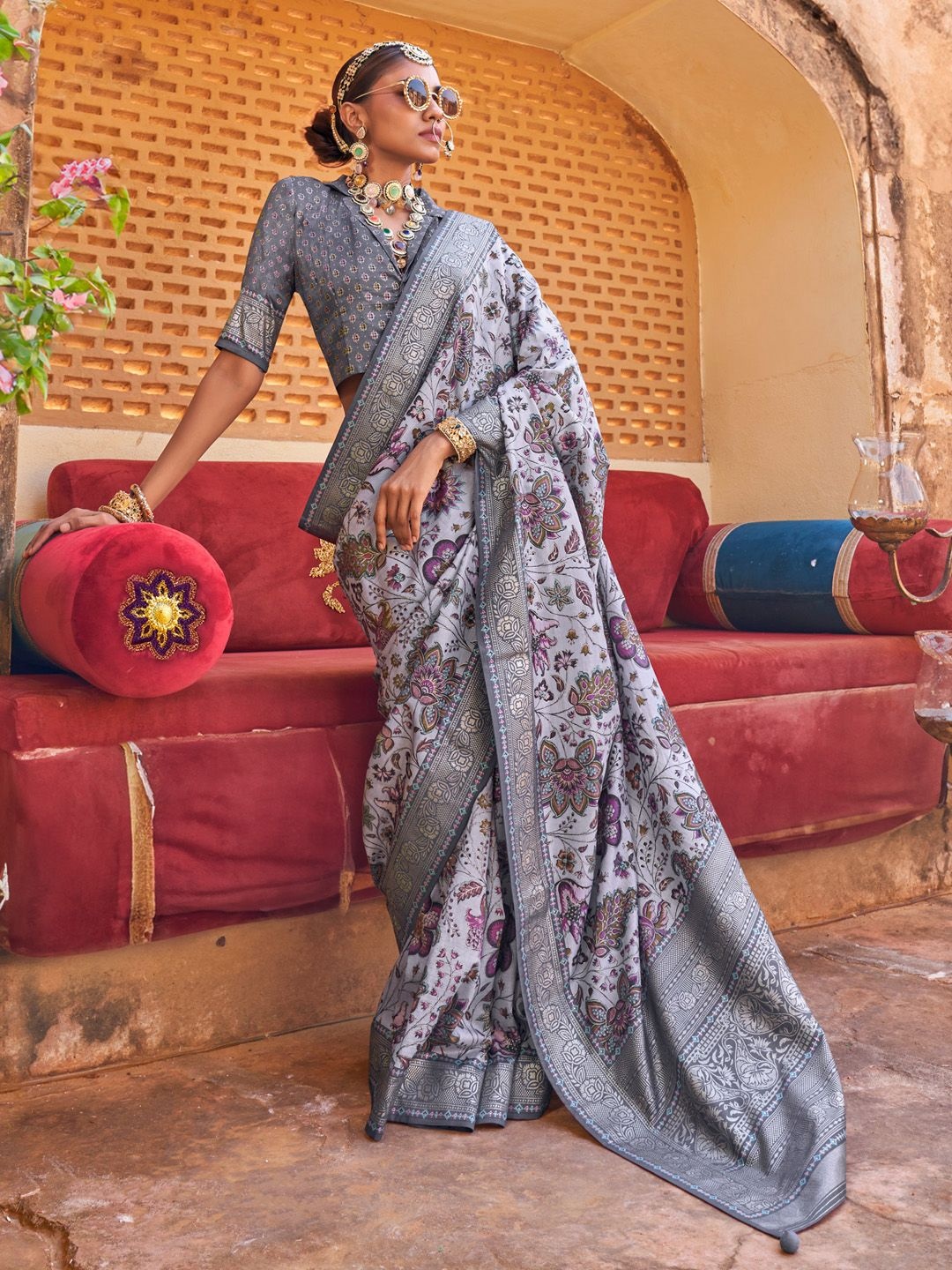 

Anouk Floral Printed Woven Design Sungudi Saree, Grey