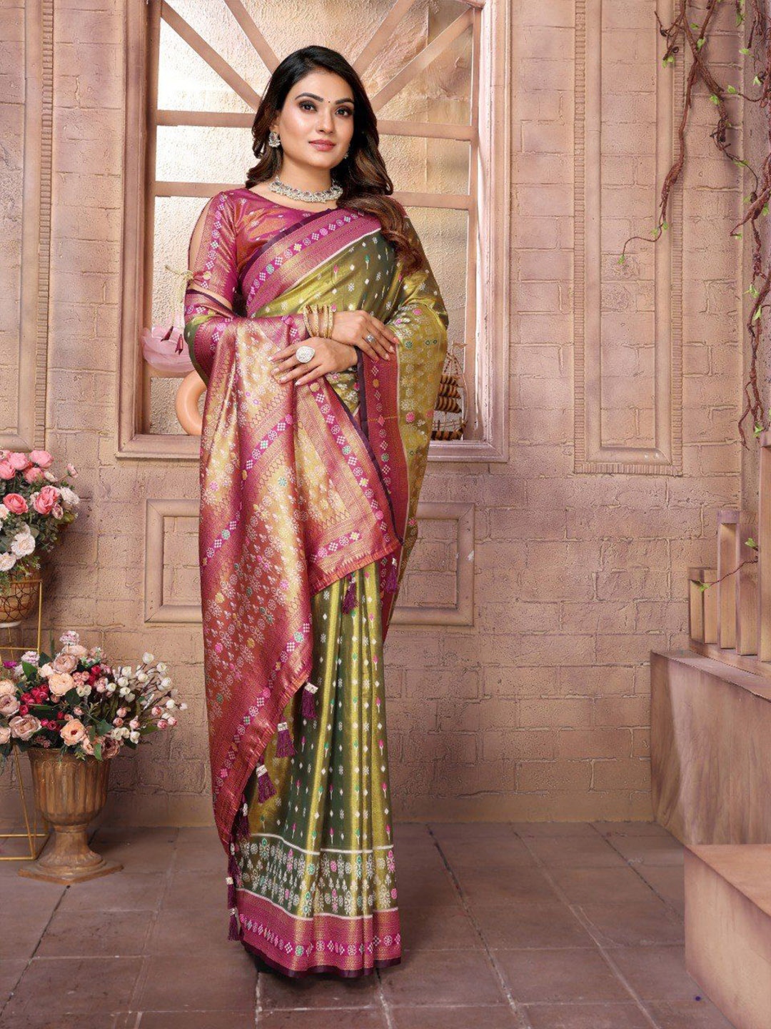 

Anaita Woven Design Zari Banarasi Saree, Green