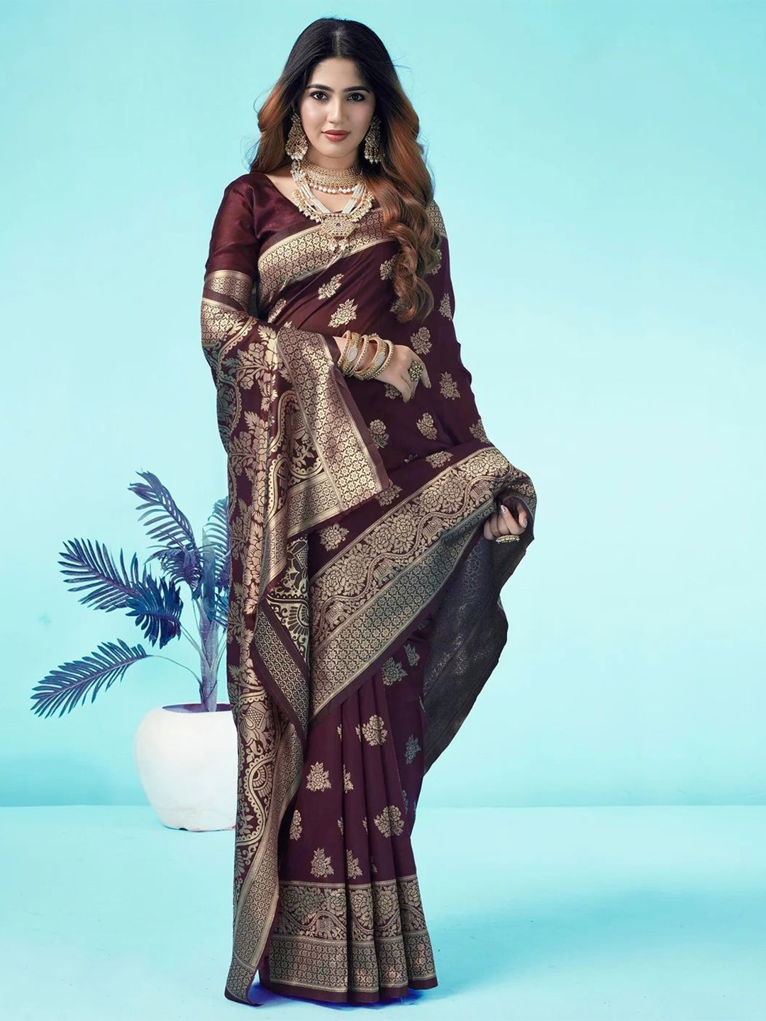 

Melok Woven Design Zari Art Silk Banarasi Saree, Maroon