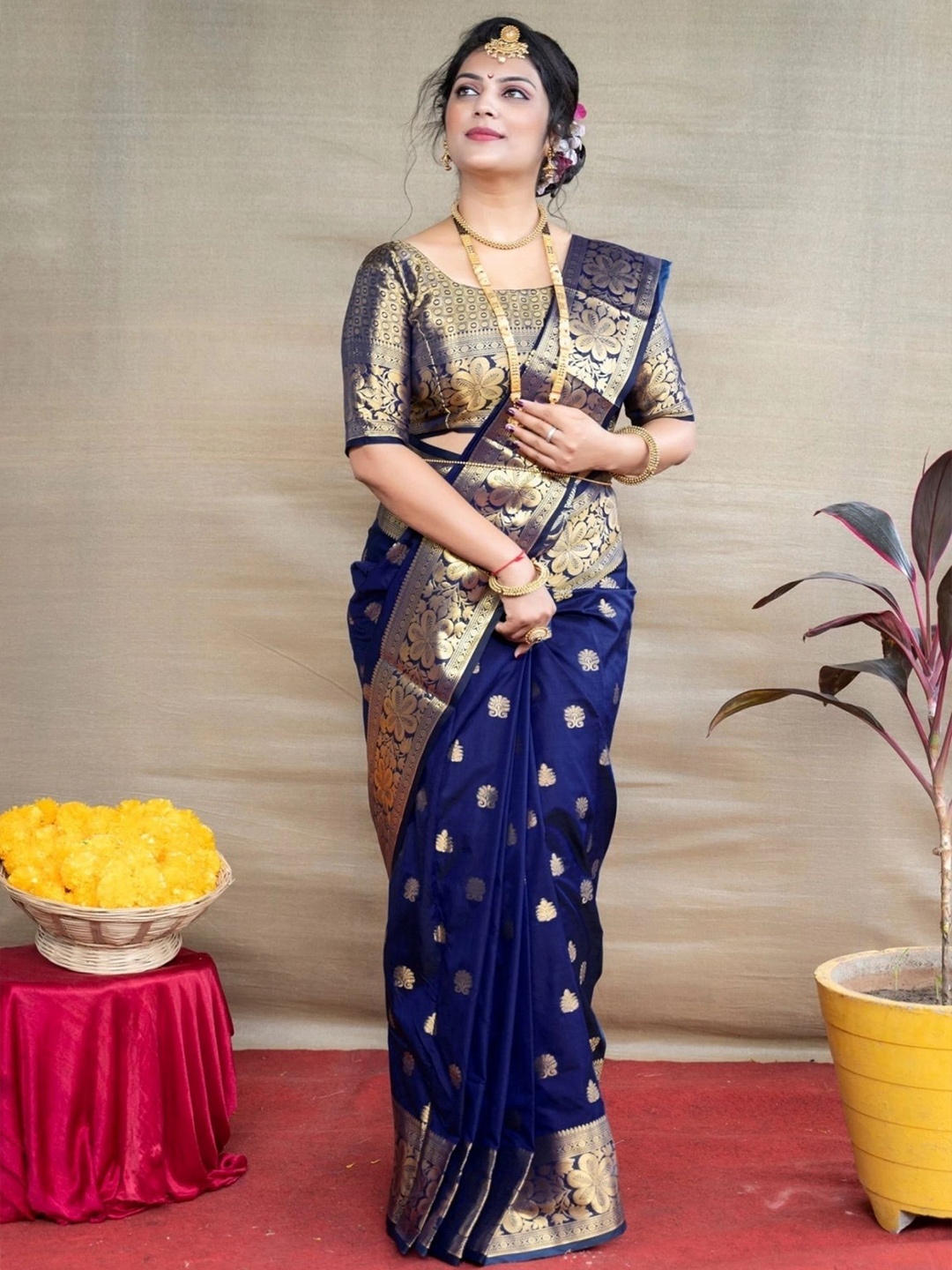 

Melok Woven Design Zari Art Silk Banarasi Saree, Navy blue