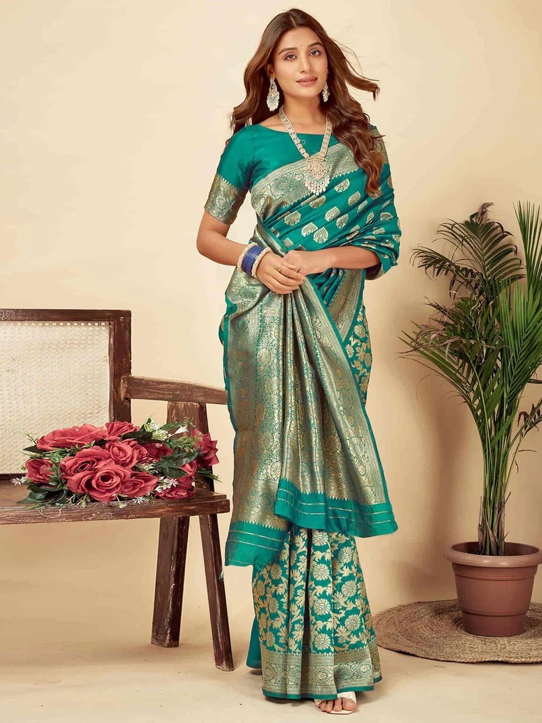 

Melok Woven Design Zari Art Silk Banarasi Saree, Green