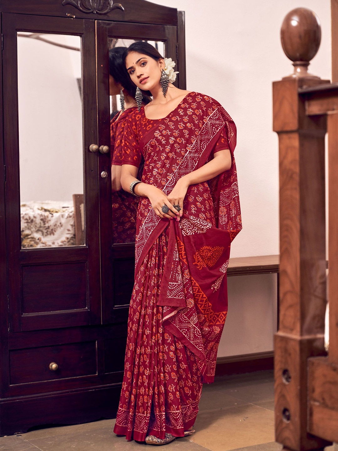 

RV CREATION Ajrakh Pure Cotton Bagru Saree, Red