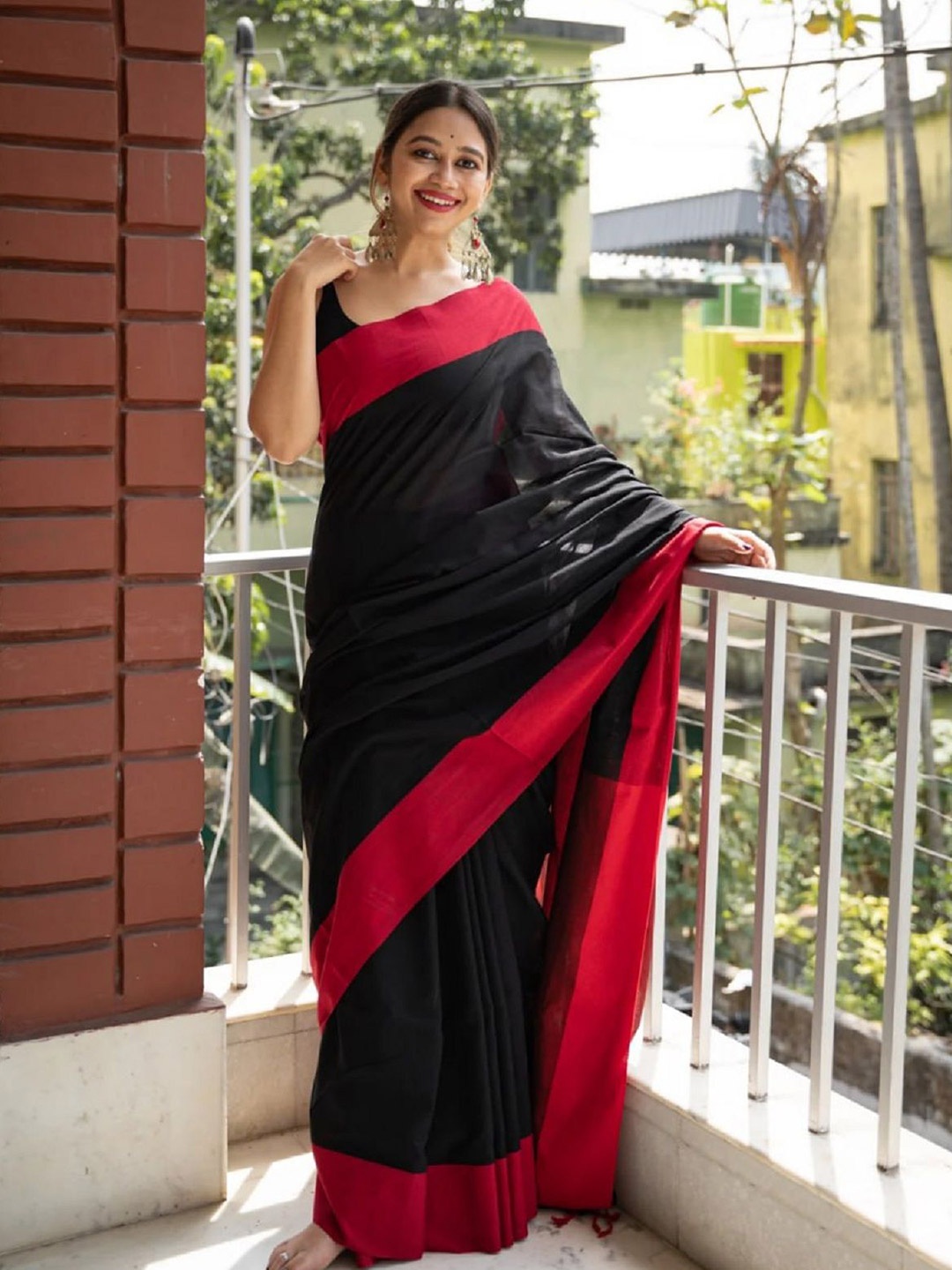 

A TO Z CART Saree, Black