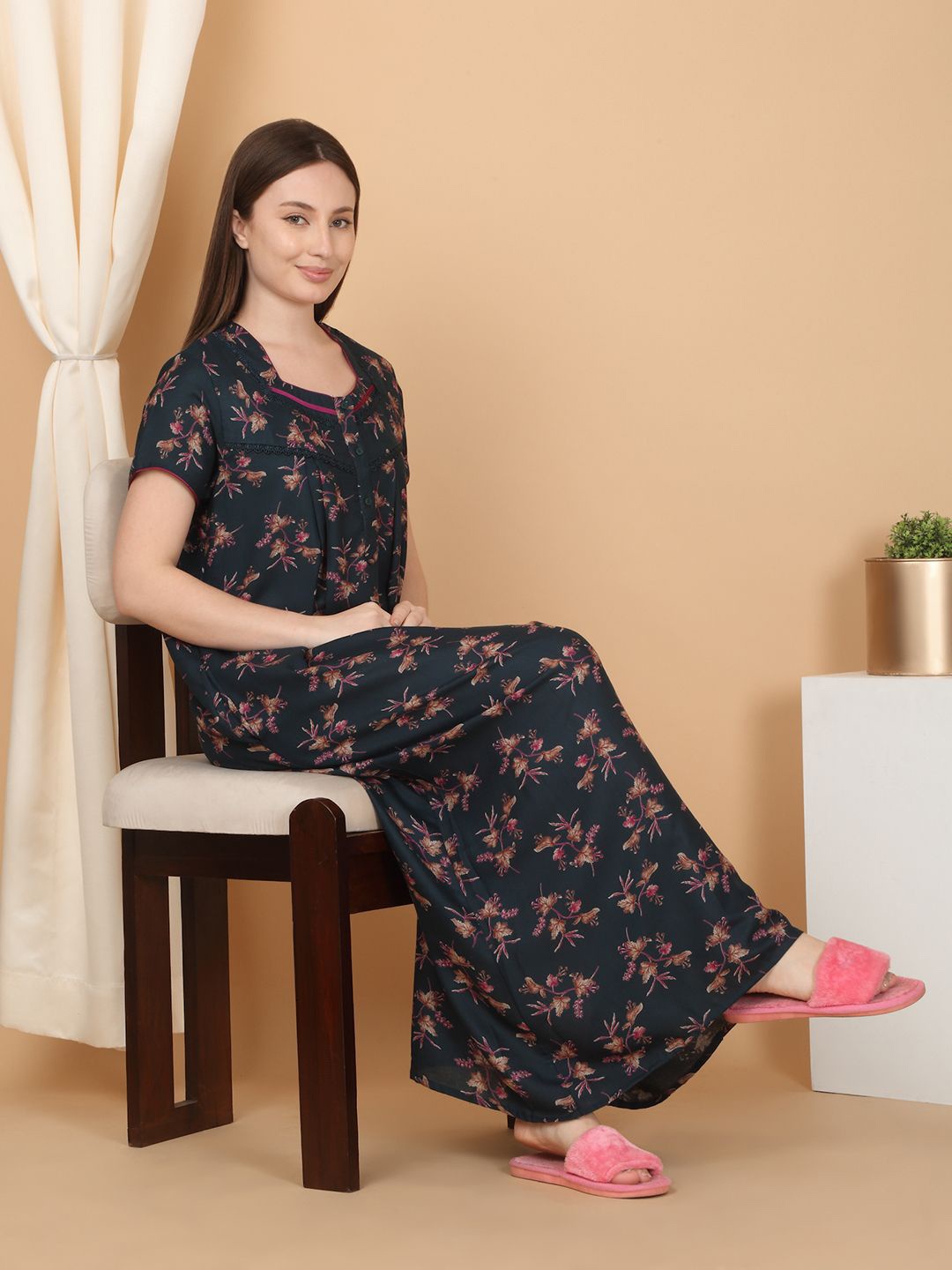 

SAANJ Floral Printed Pure Cotton Maxi Nightdress, Black