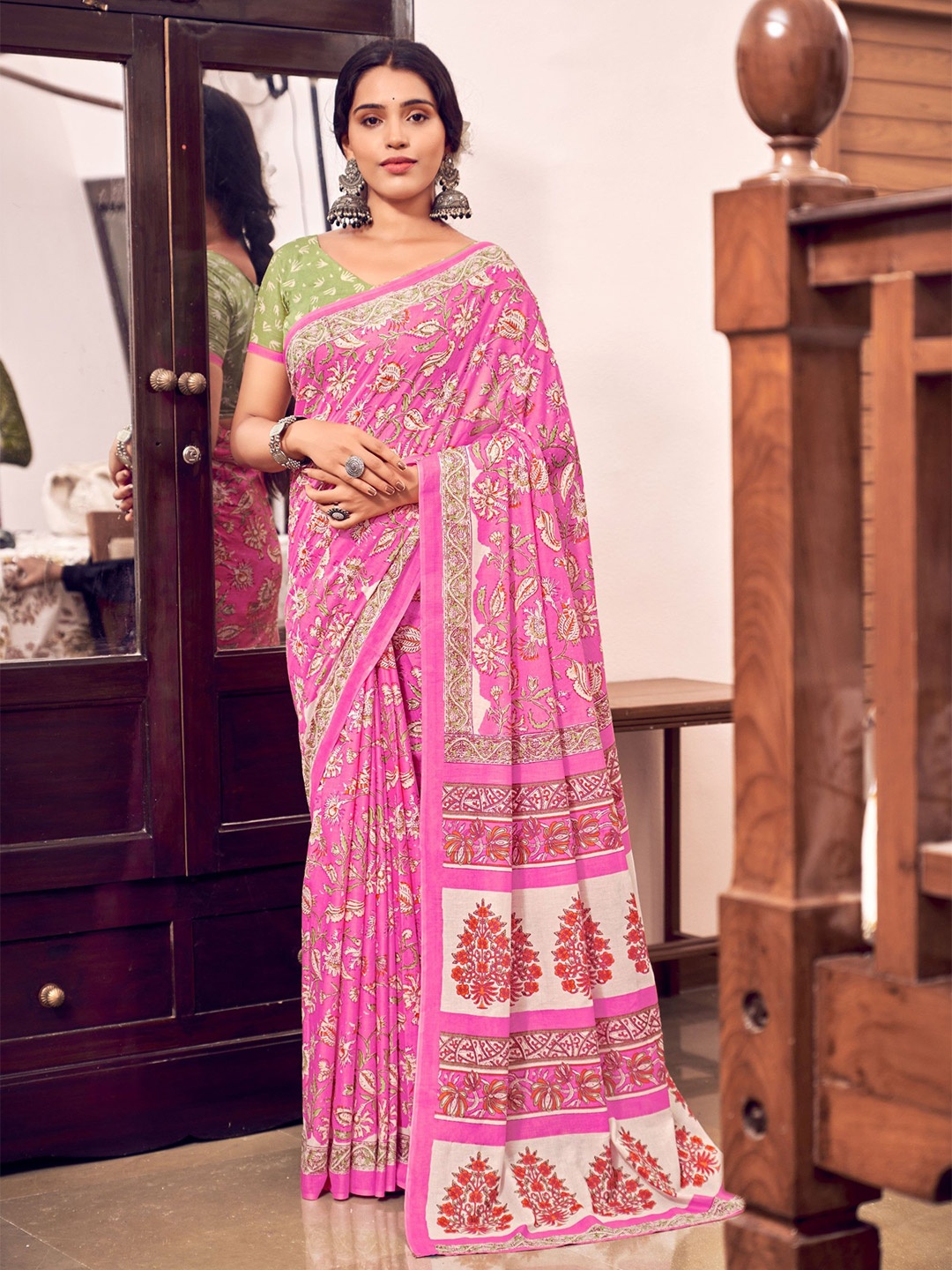 

RV CREATION Floral Printed Pure Cotton Bagru Saree, Pink