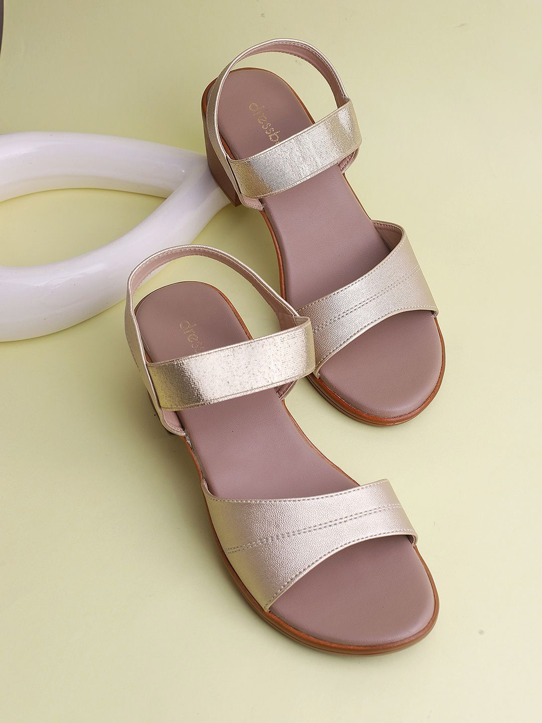 

DressBerry Women Open Toe Block Sandals, Gold