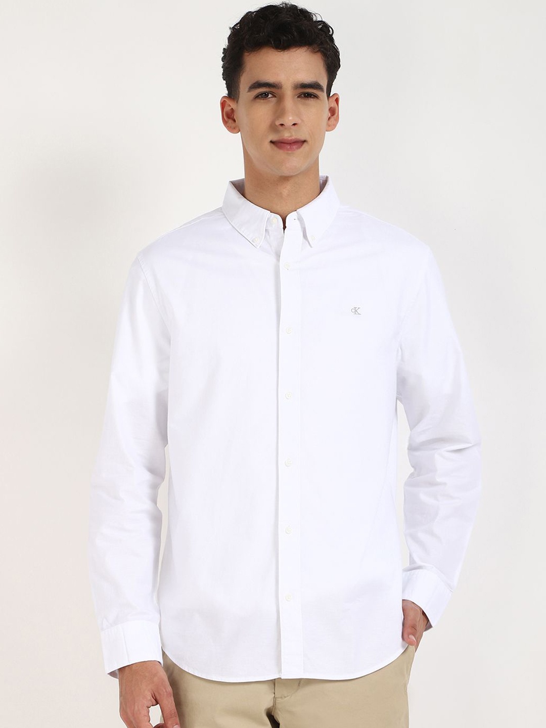 

Calvin Klein Jeans Men Button-Down Collar Solid Cotton Casual Shirt, White
