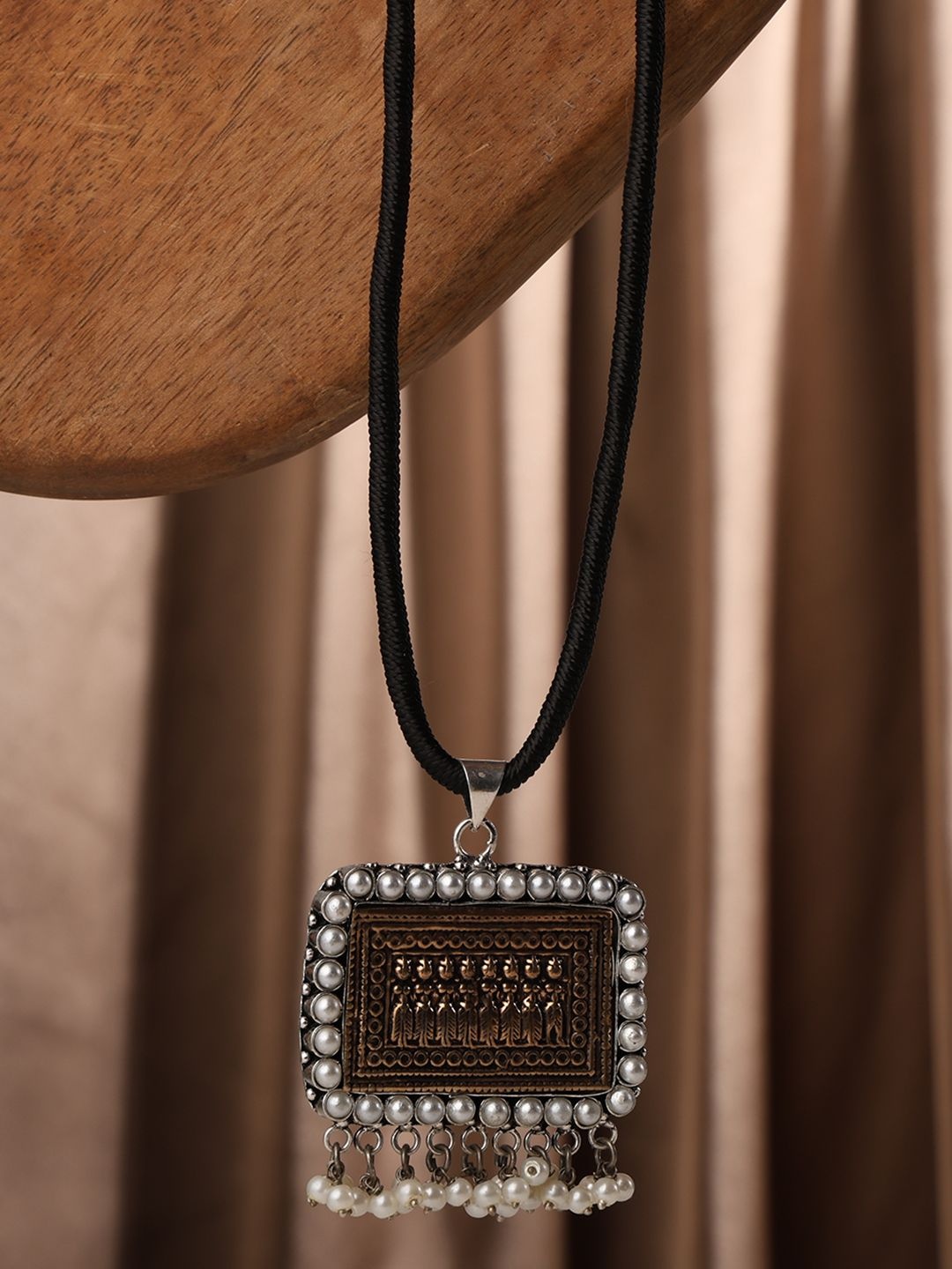 

VENI 92.5 Silver-Plated Stone Studded & Beaded Oxidised Tribal Pendant With Chain