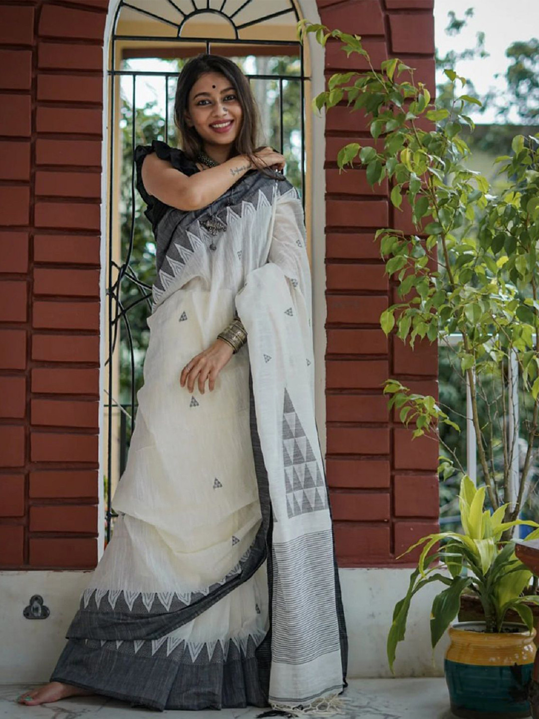 

A TO Z CART Ethnic Motifs Saree, White