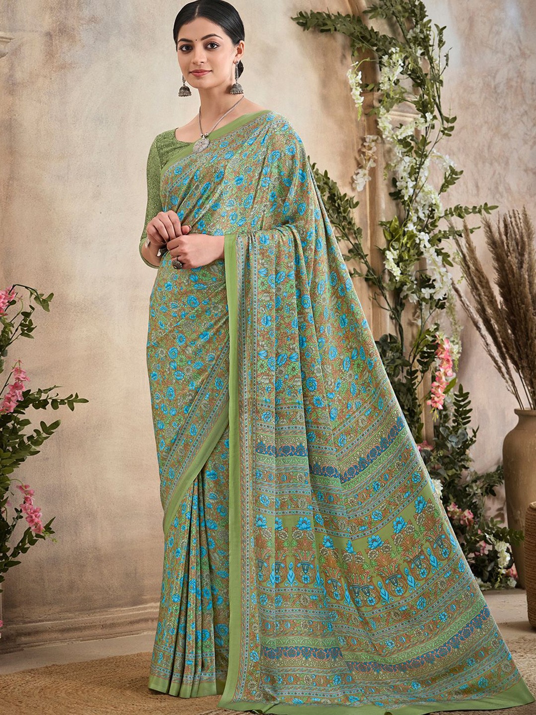 

Mitera Floral Printed Saree With Blouse Piece, Green