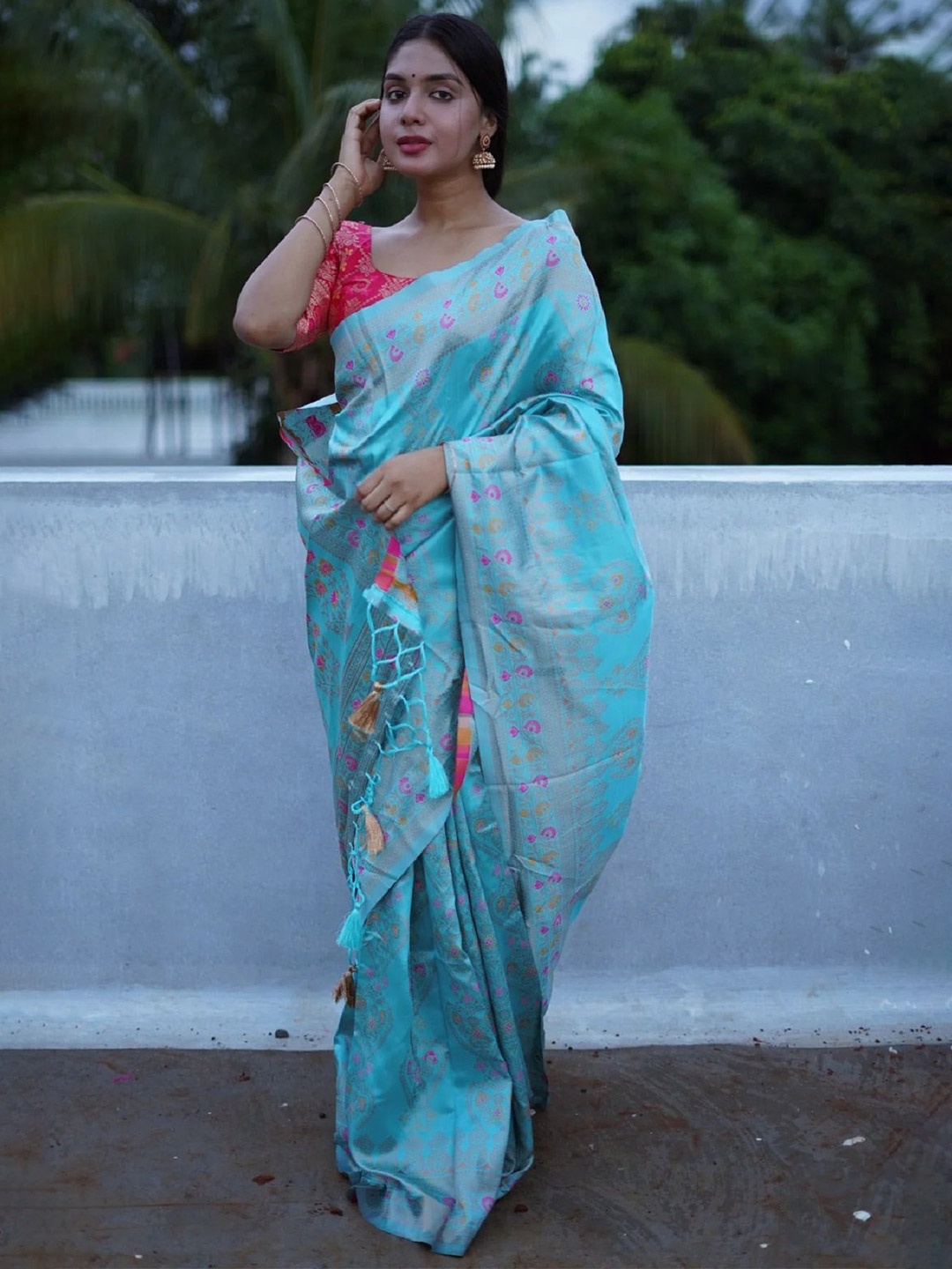 

A TO Z CART Floral Zari Pure Silk Saree, Turquoise blue