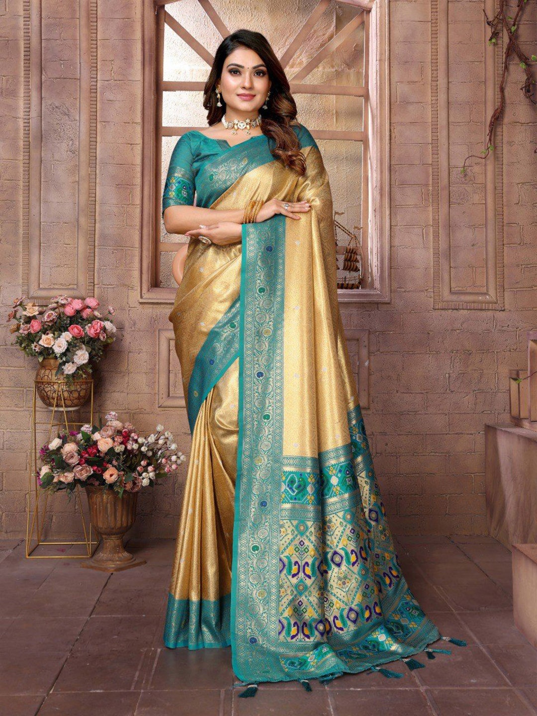 

Anaita Woven Design Zari Silk Blend Banarasi Saree, Gold