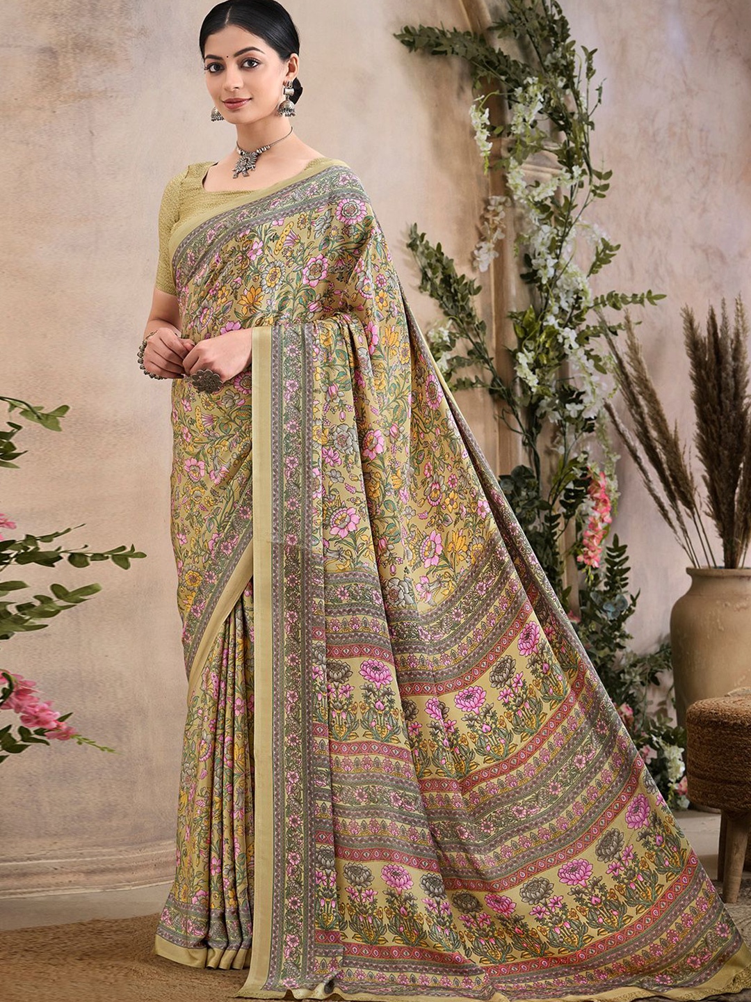 

Mitera Floral Printed Saree With Blouse Piece, Beige