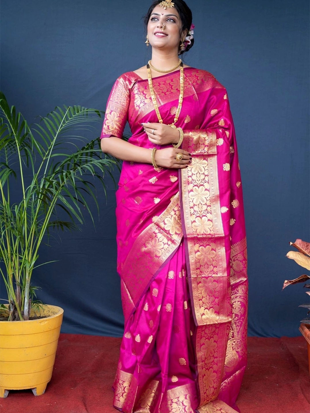 

Melok Woven Design Zari Art Silk Banarasi Saree, Pink