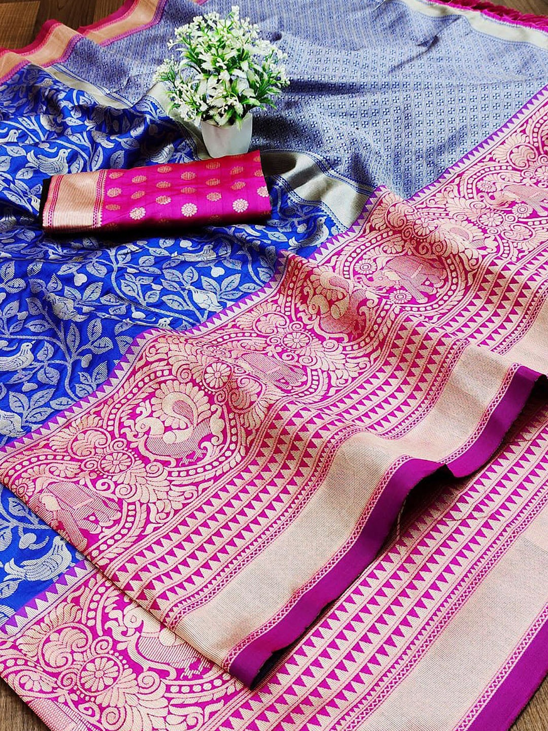 

DIVASTRI Floral Pure Silk Designer Banarasi Saree, Blue