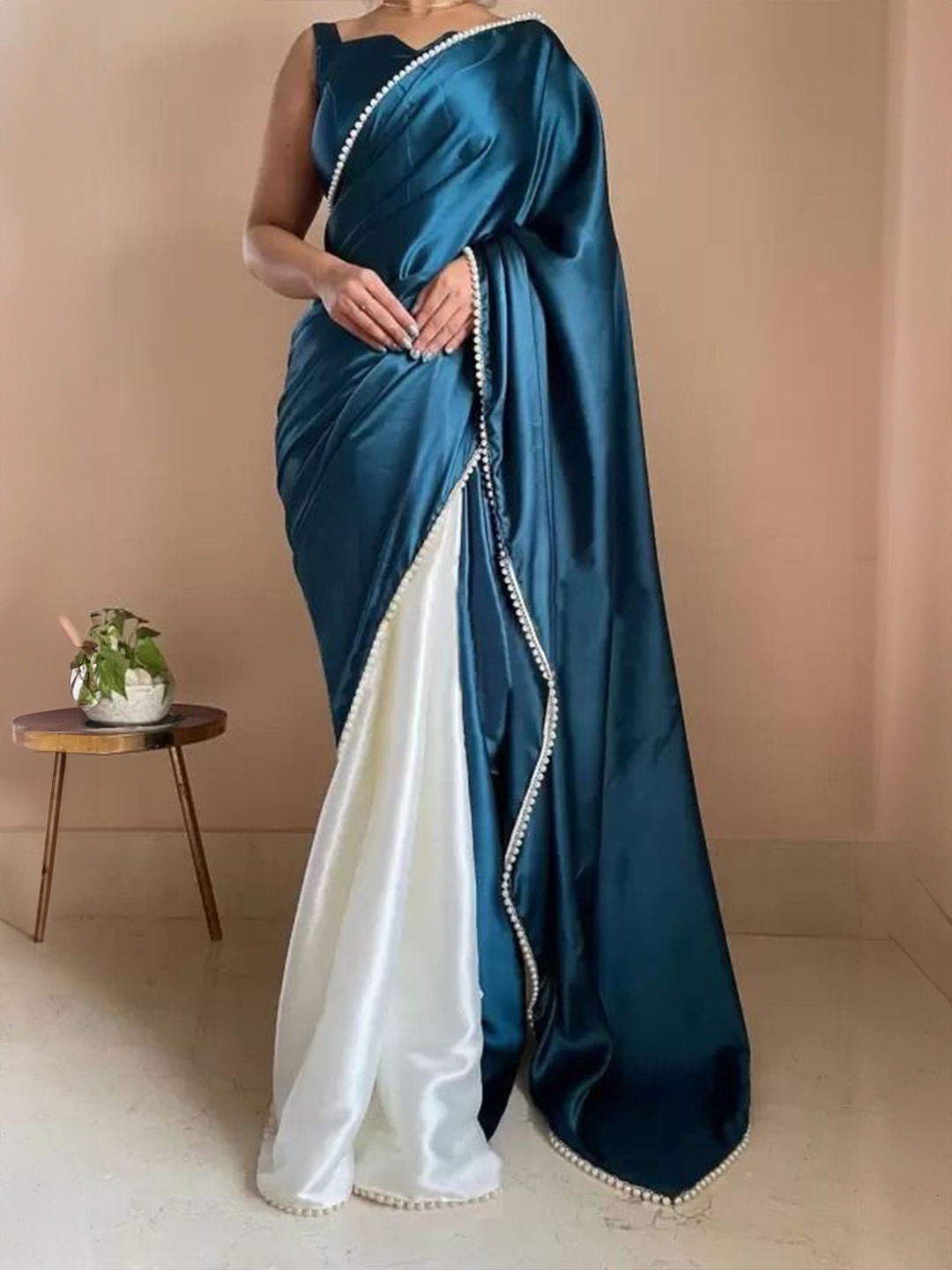

SAADHVI Embroidered Satin Saree, Blue