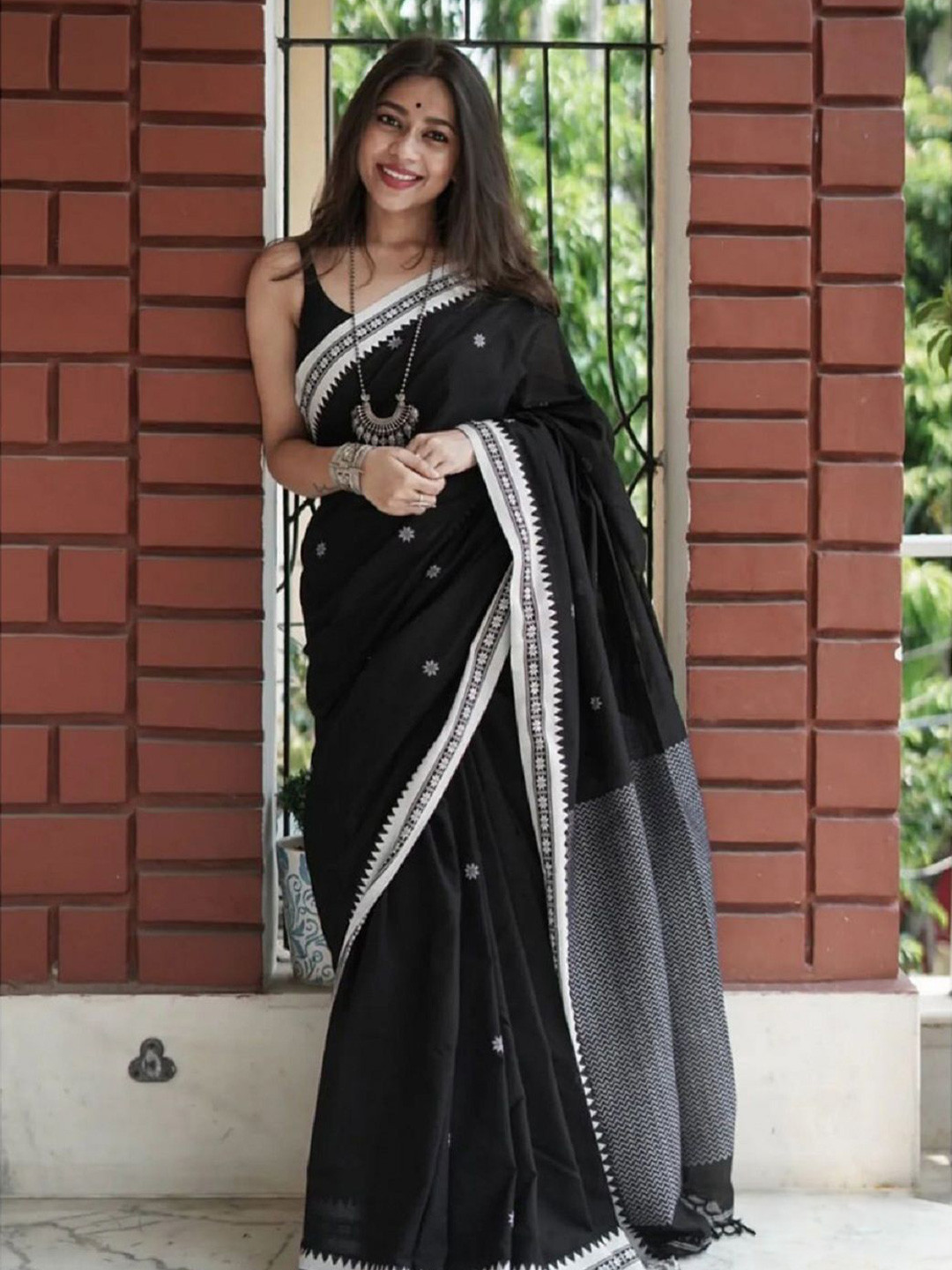 

A TO Z CART Ethnic Motifs Saree, Black