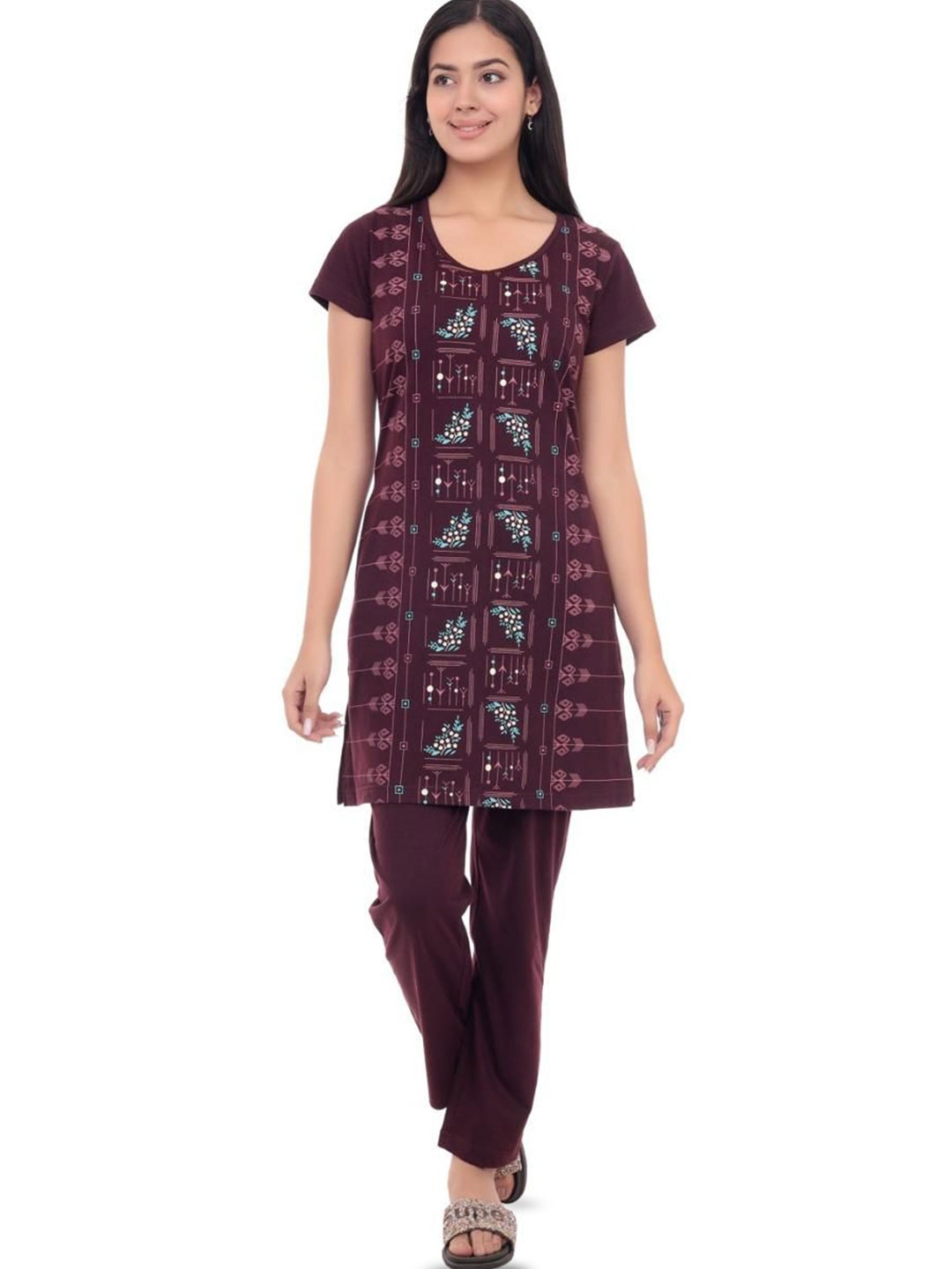 

CLINT Floral Printed Round Neck T-Shirt With Pyjama, Maroon