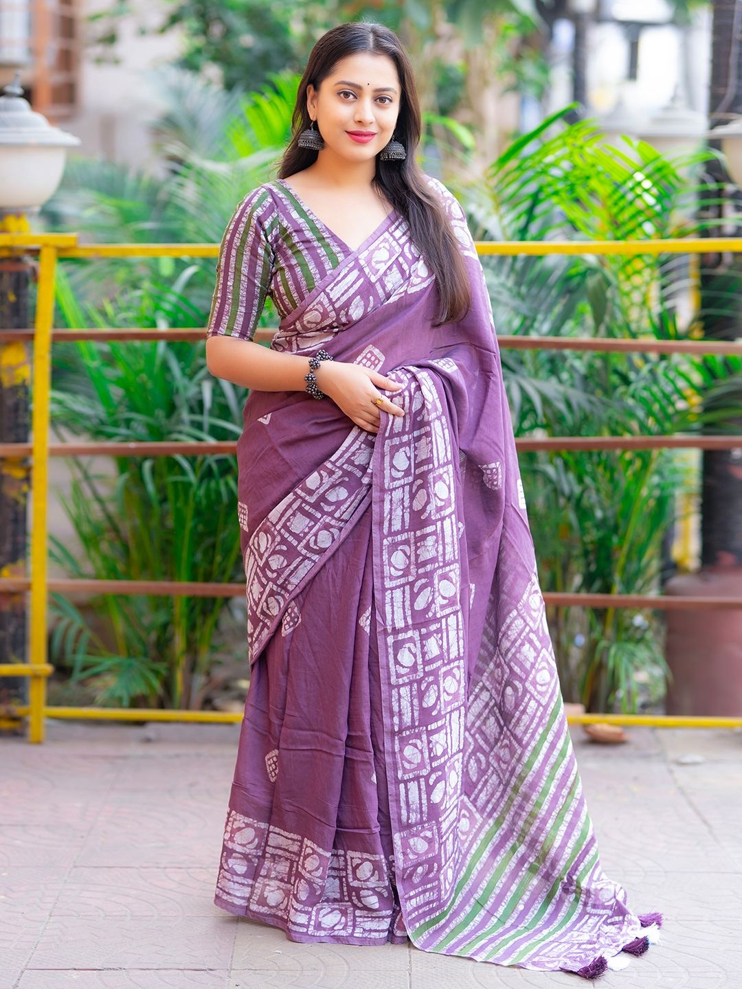 

Mitera Batik Chanderi Printed Saree With Unstitched Blouse Piece, Lavender