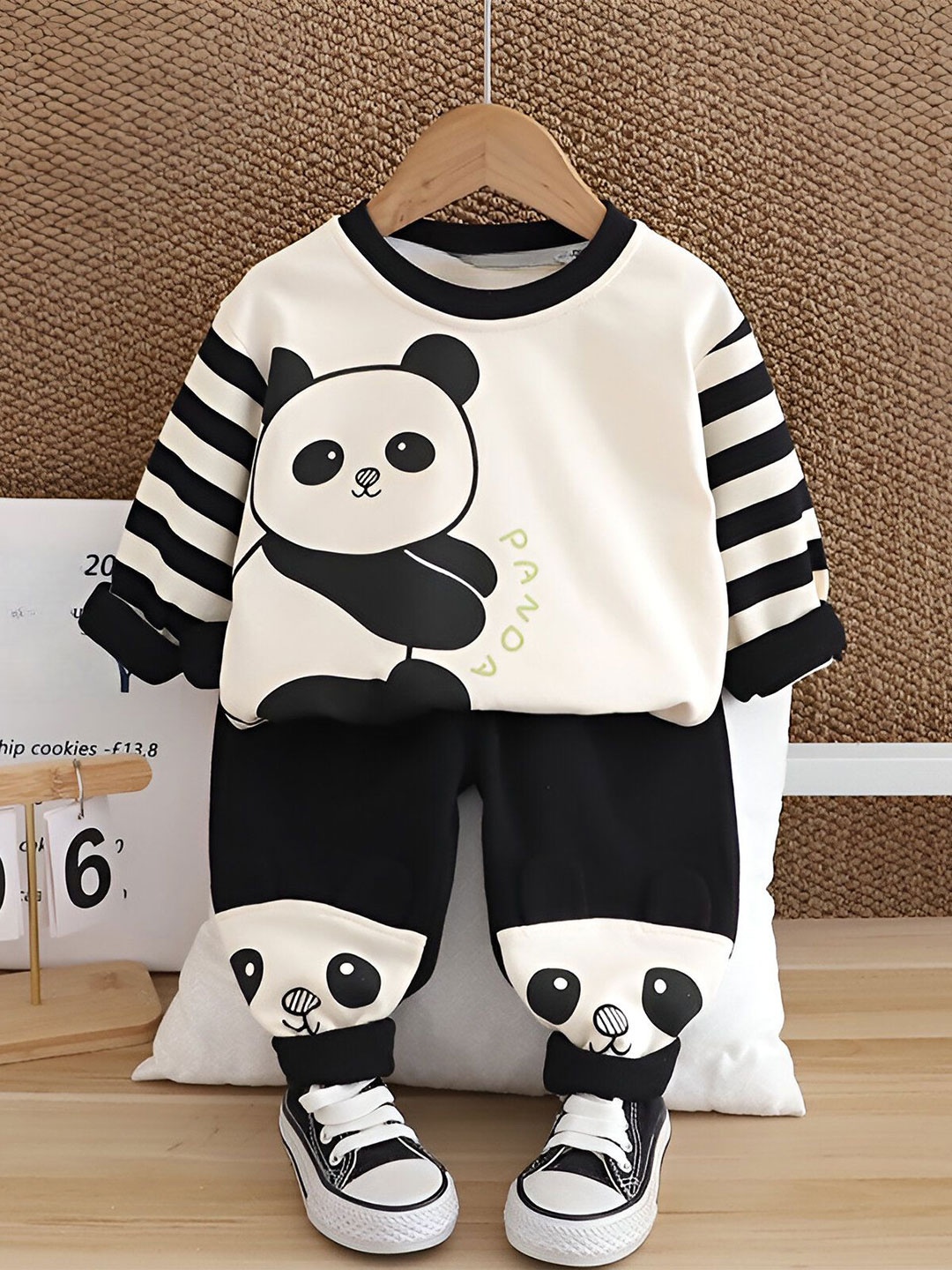 

Googo Gaaga Boys Printed Long Sleeves Pure Cotton Sweatshirt And Jogger, Black