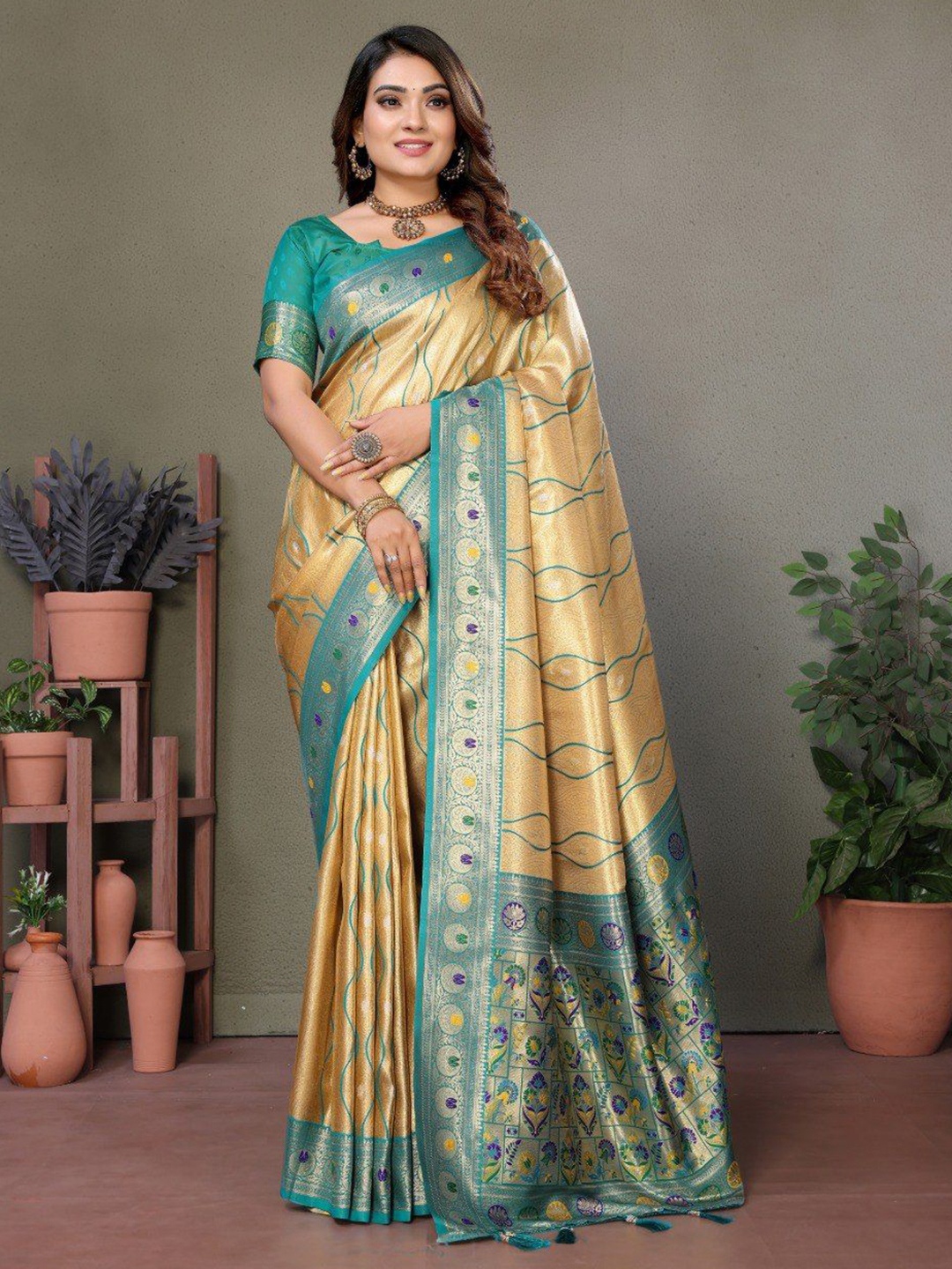 

Anaita Woven Design Zari Banarasi Saree, Gold