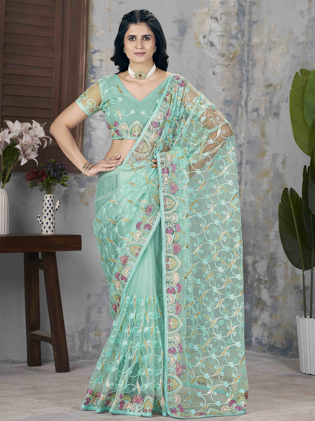 

RV CREATION Floral Embroidered Net Saree, Green