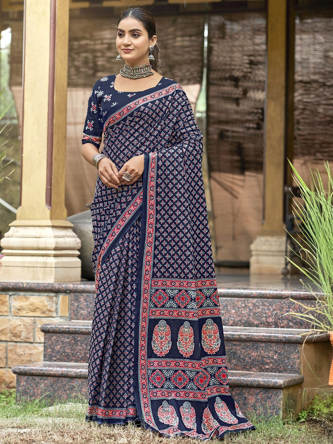 

RV CREATION Floral Printed Pure Cotton Bagru Saree, Navy blue