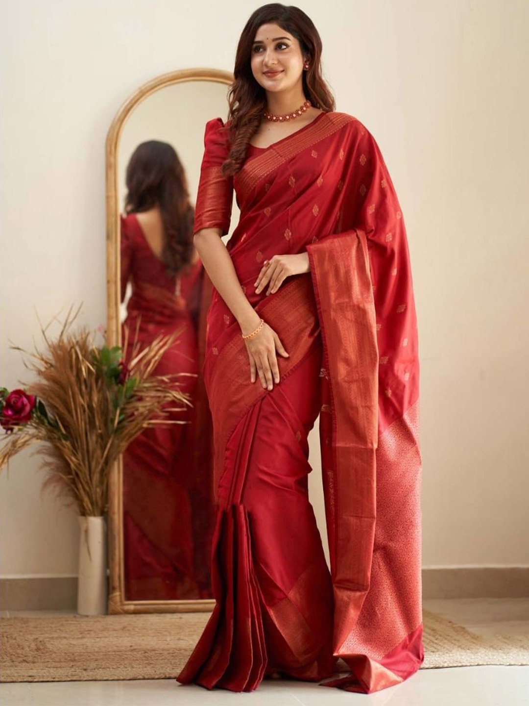 

Anouk Ethnic Motifs Woven Design Banarasi Saree, Red