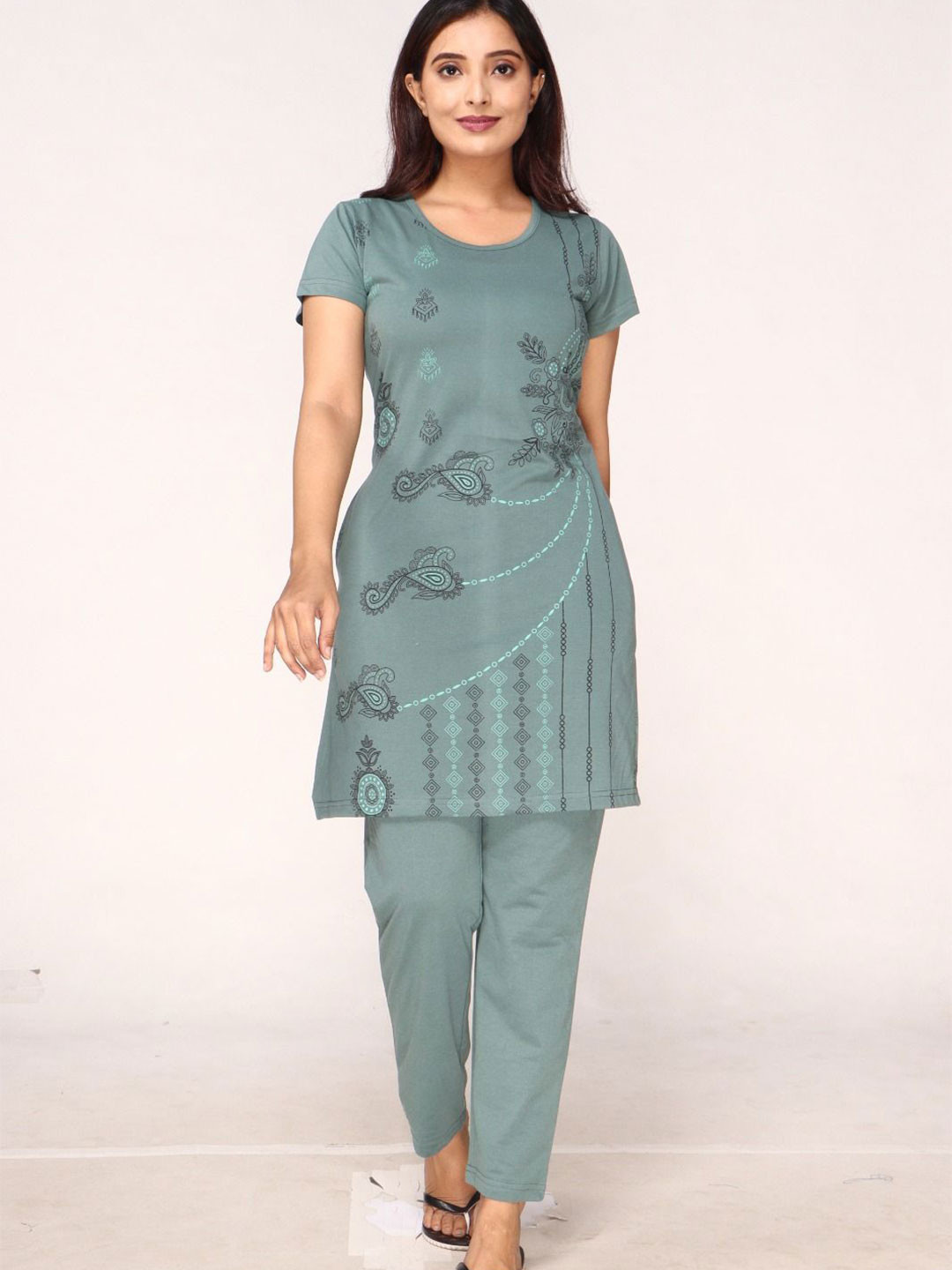 

CLINT Printed Round Neck Night suit, Green