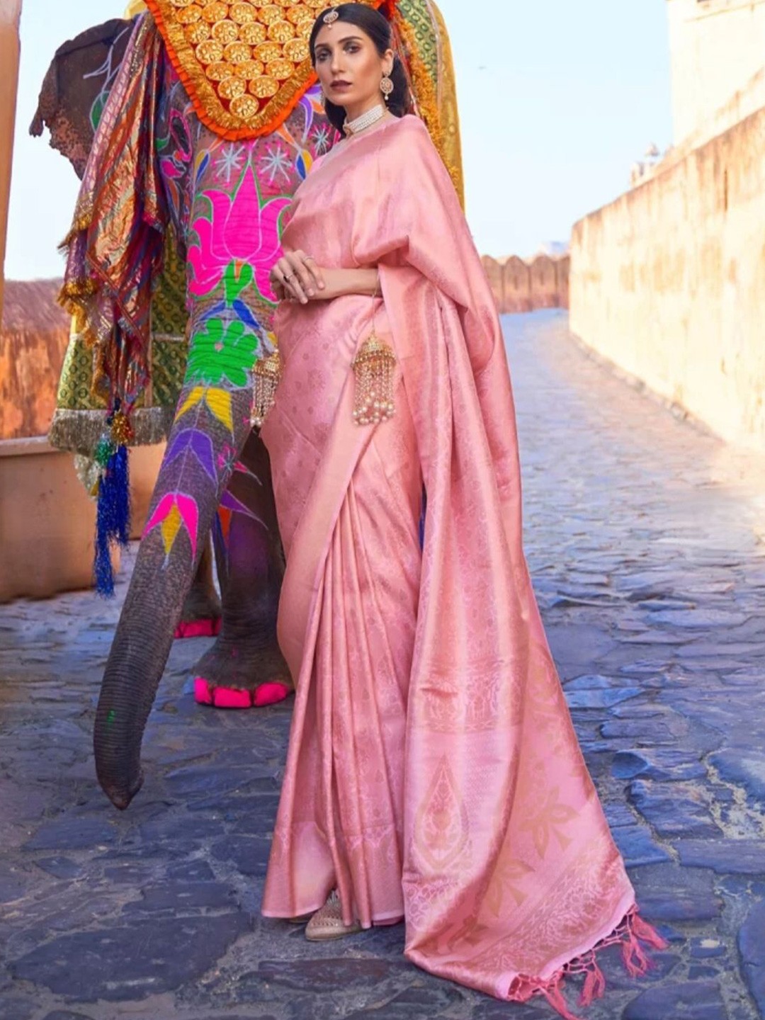

DIVASTRI Ethnic Motifs Zari Kanjeevaram Saree, Pink