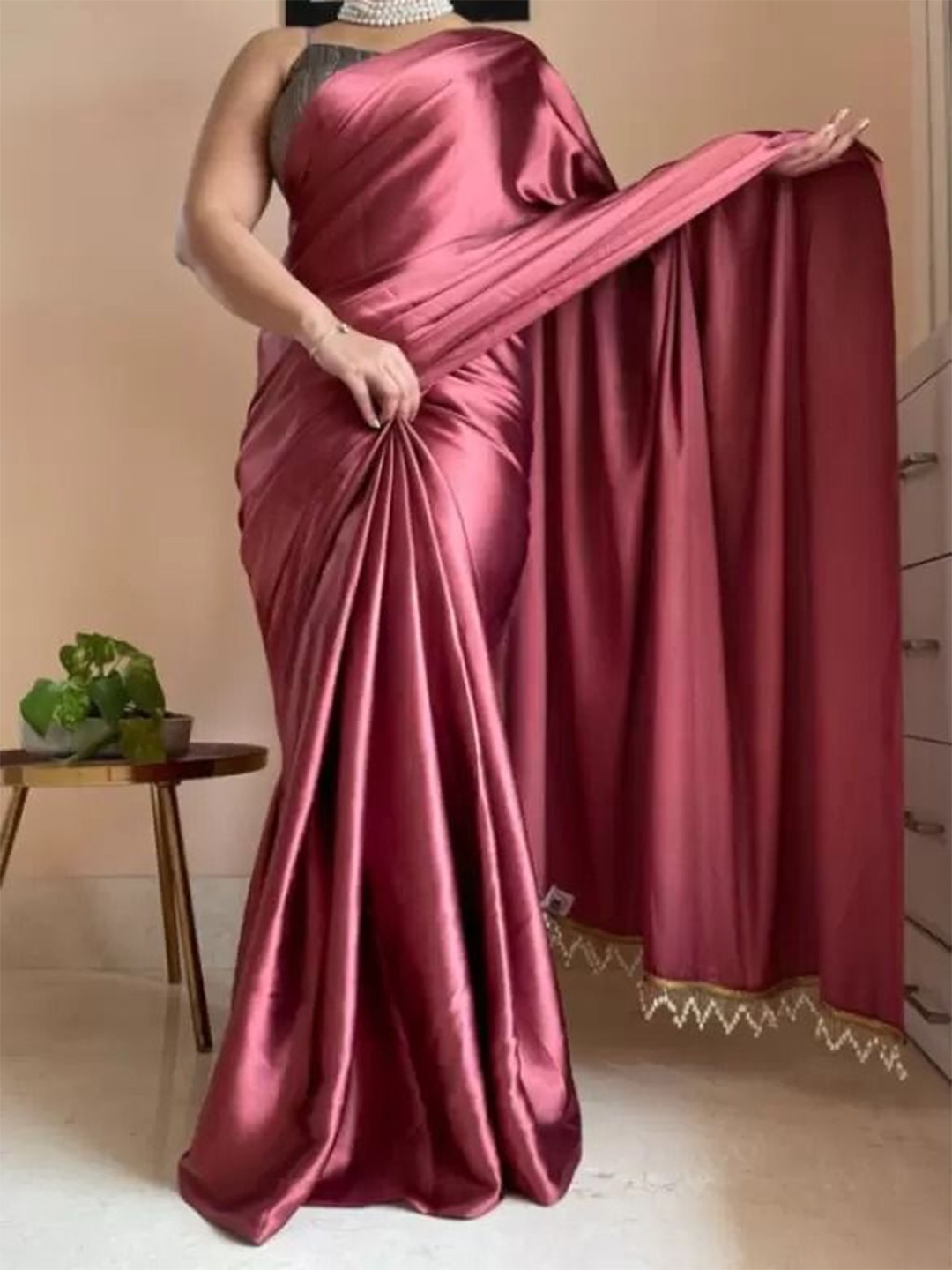 

SAADHVI Saree With Blouse Piece, Maroon