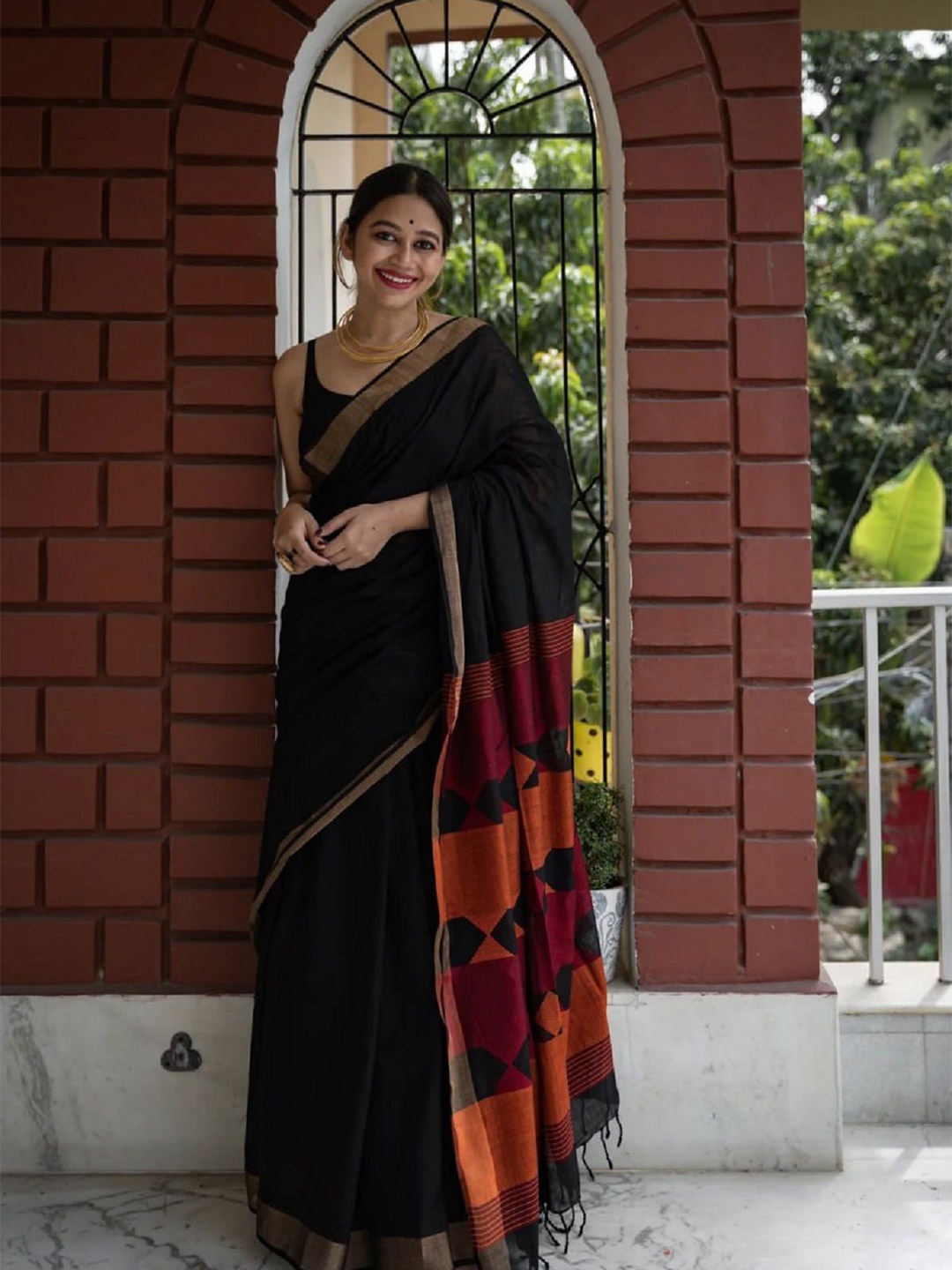 

A TO Z CART Solid Saree With Blouse Piece, Black
