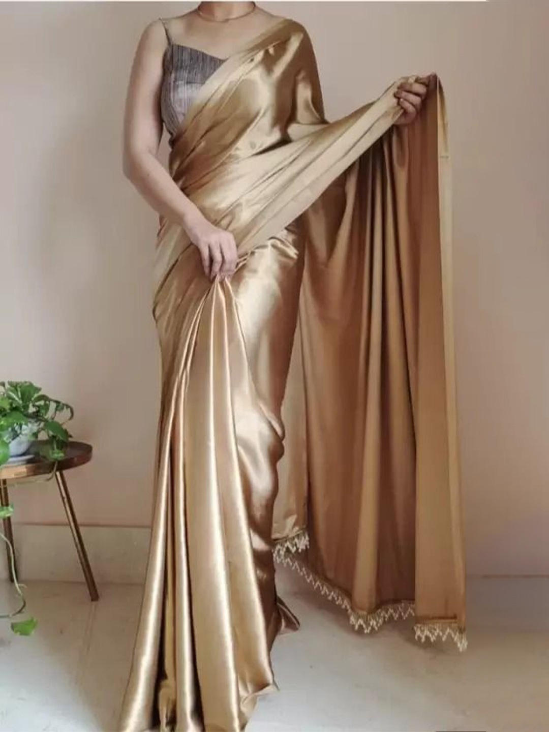 

SAADHVI Plain Satin Saree, Gold