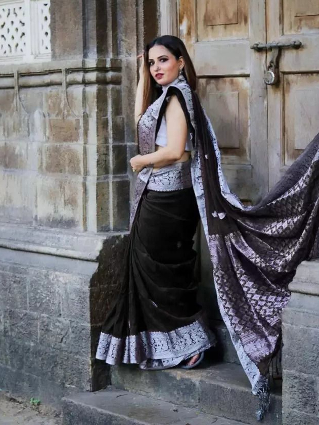 

Florence Ethnic Motifs Woven Design Zari Pure Silk Saree, Black