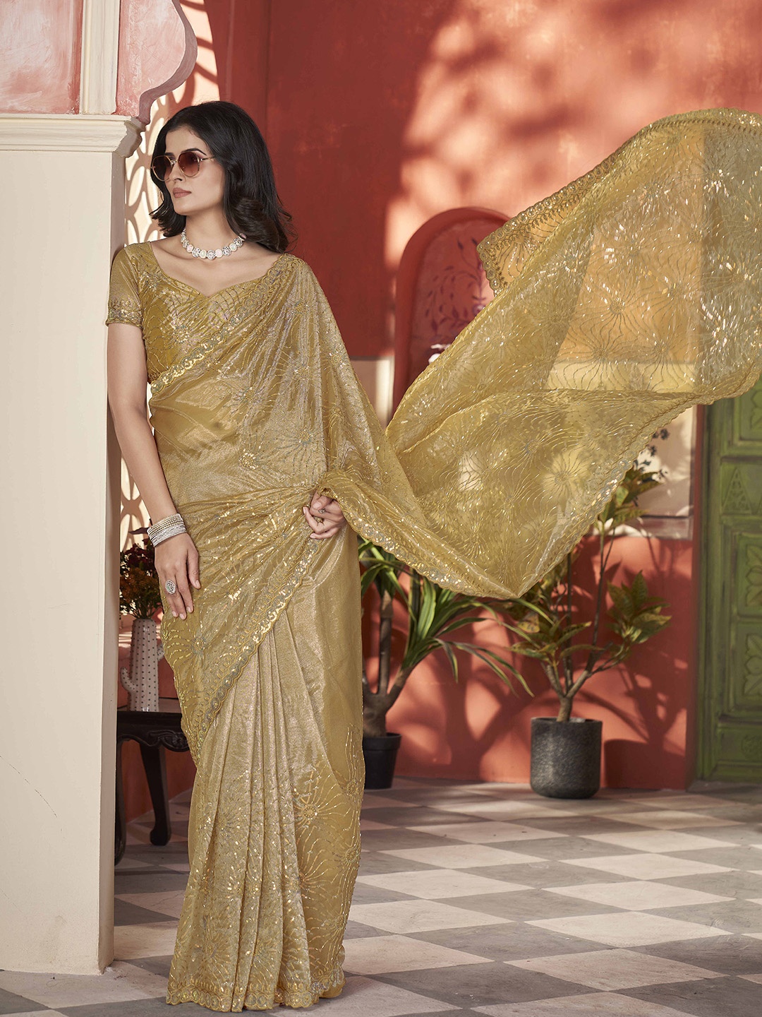 

Munir Floral Sequinned Tissue Designer Saree, Yellow