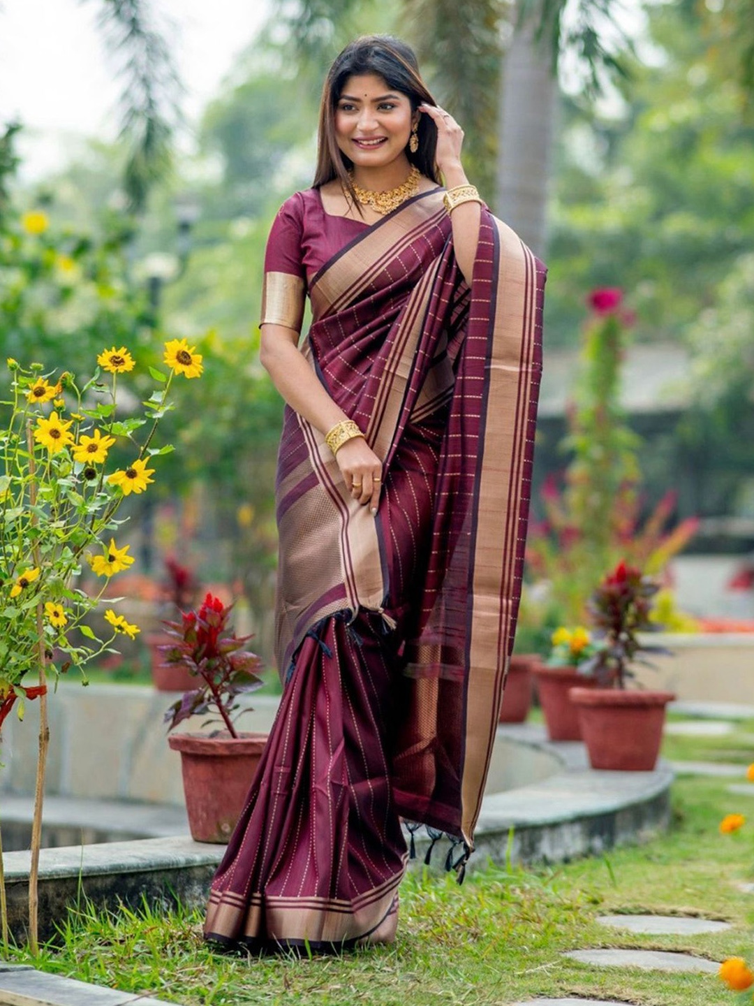 

Caracola Ethnic Motifs Zari Banarasi Saree, Maroon