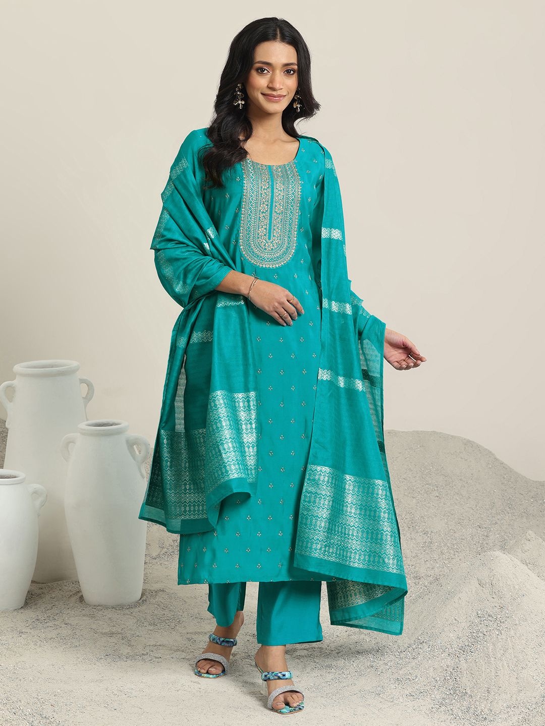 

Libas Women Floral Embroidered Regular Kurta with Trousers & With Dupatta, Teal