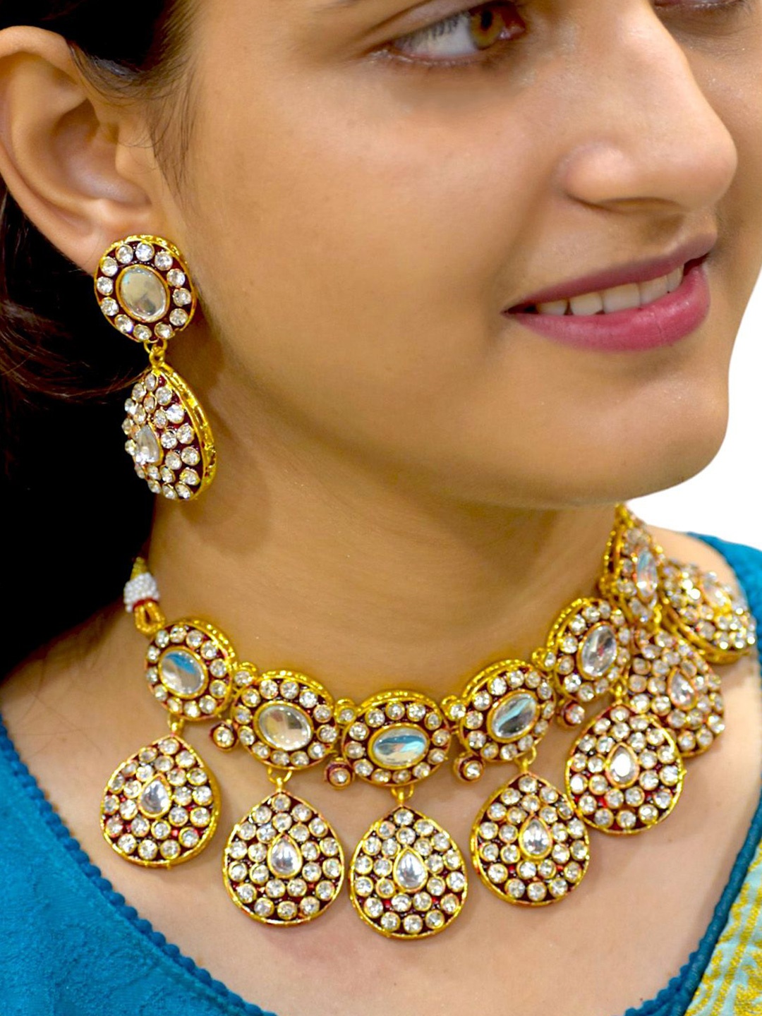 

TISHUL JEWELS Gold-Plated Kundan Stone Studded Jewellery Set