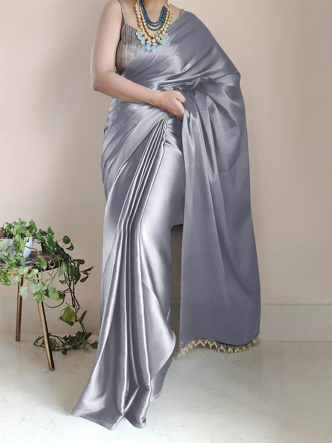 

Aika Pure Georgette Saree, Grey