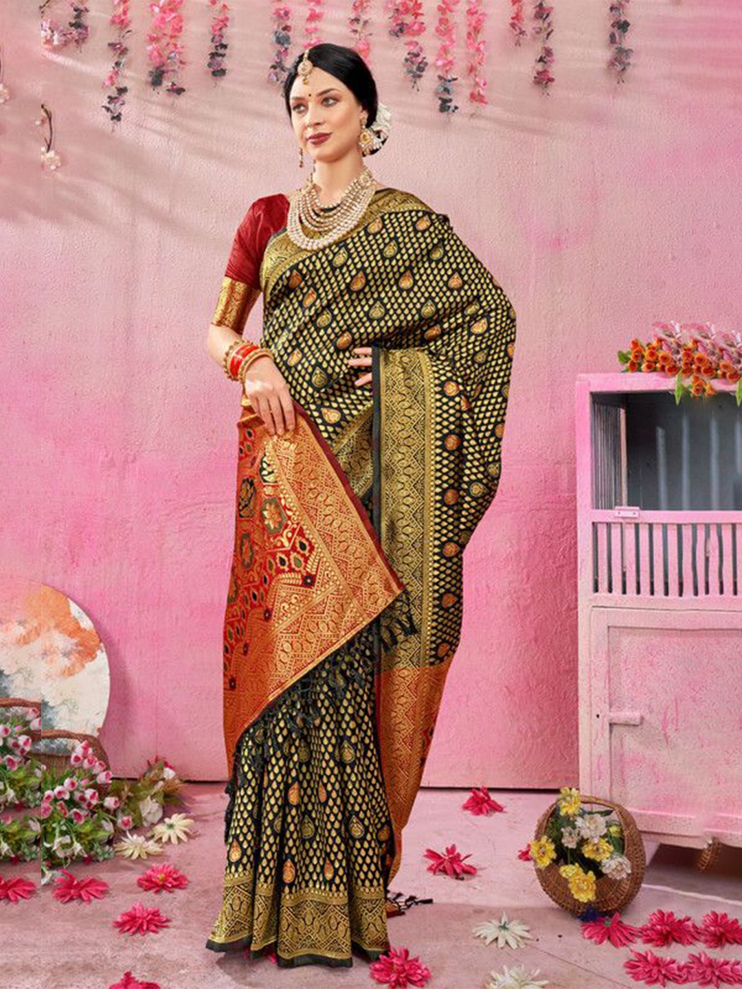 

sagarika Woven Design Kanjeevaram Saree, Black