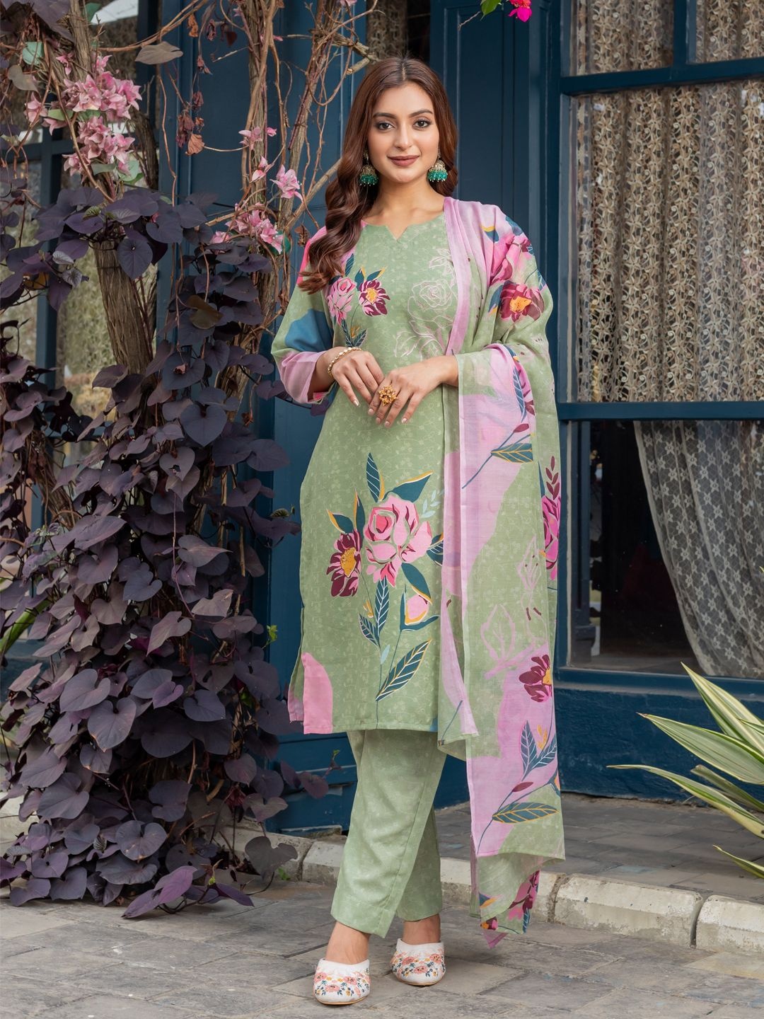 

ARADHNA Women Floral Printed Regular Kurta with Trousers & With Dupatta, Green