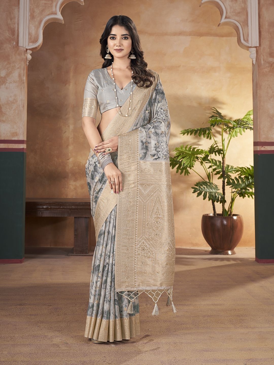 

Mitera Abstract Woven Design Banarasi Saree, Grey