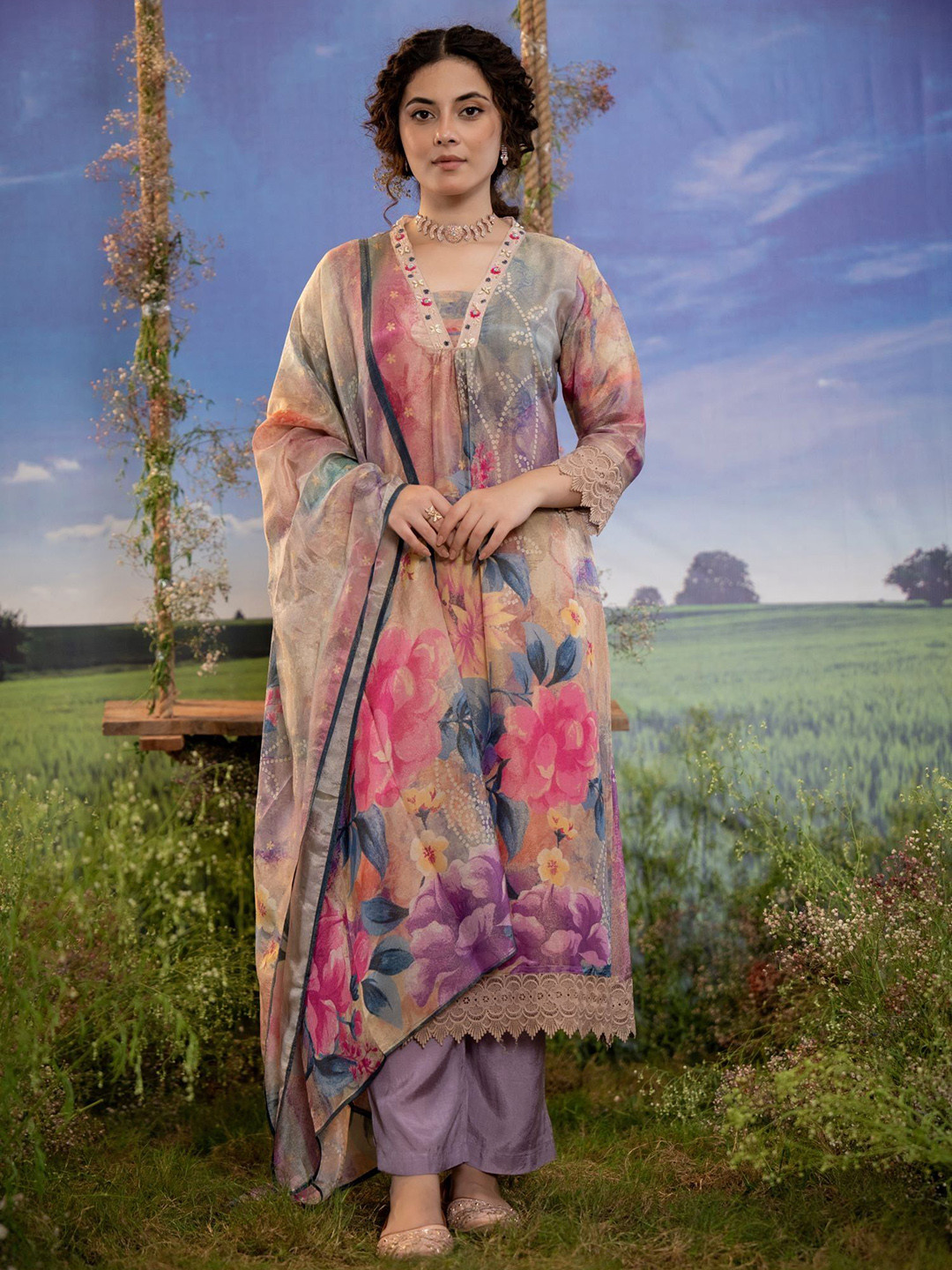 

FREYAA WomenF loral Printed Regular Kurta with Trousers, Red