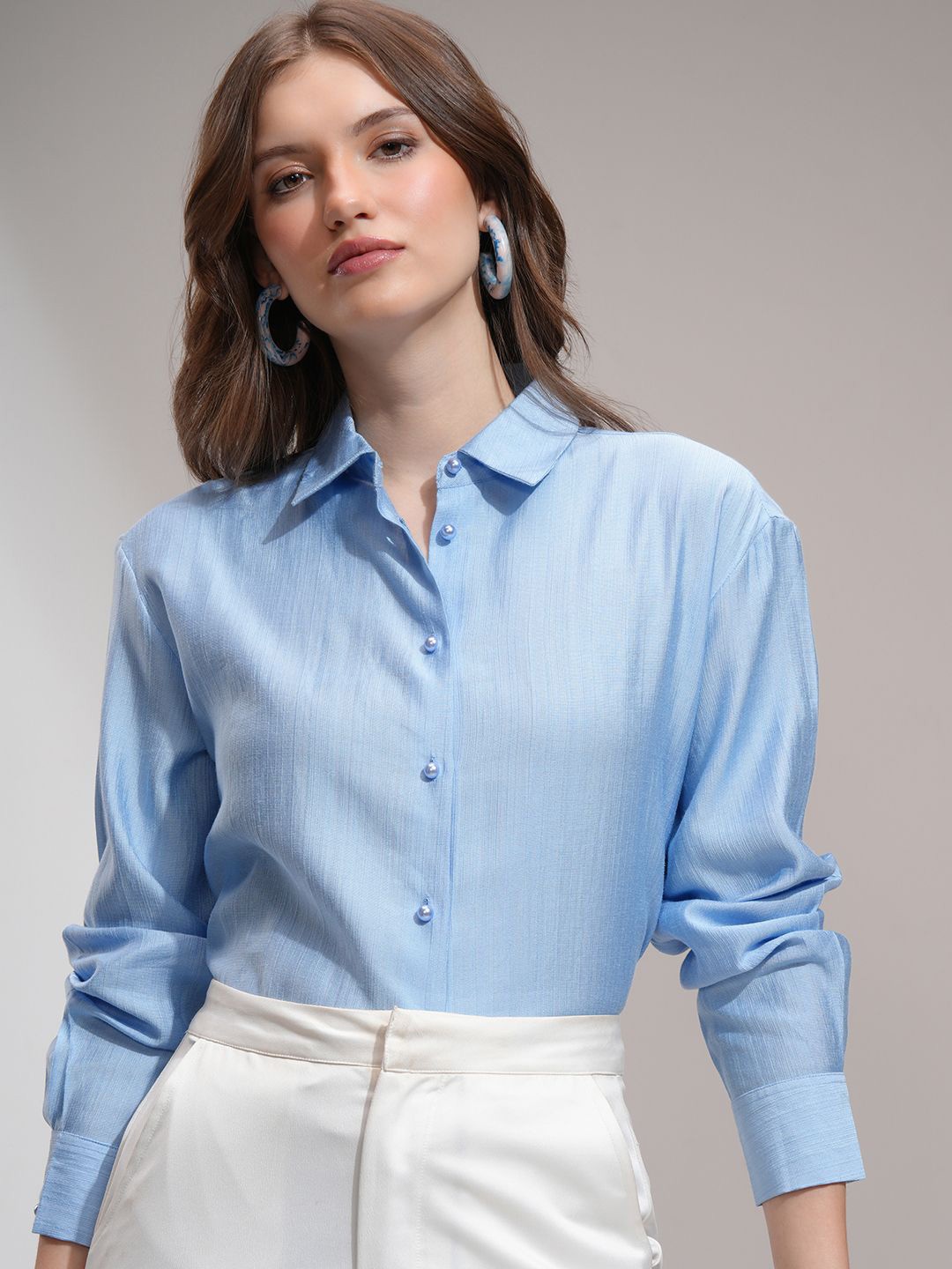 

Tokyo Talkies Women Solid Buttoned Relaxed Fit Shirt, Blue
