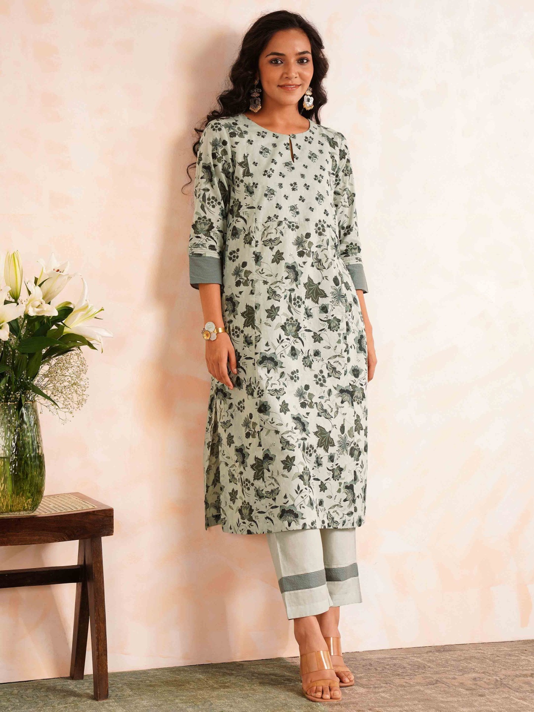 

JAYPORE Floral Printed Keyhole Neck Panelled Thread Work A-Line Kurta, Green