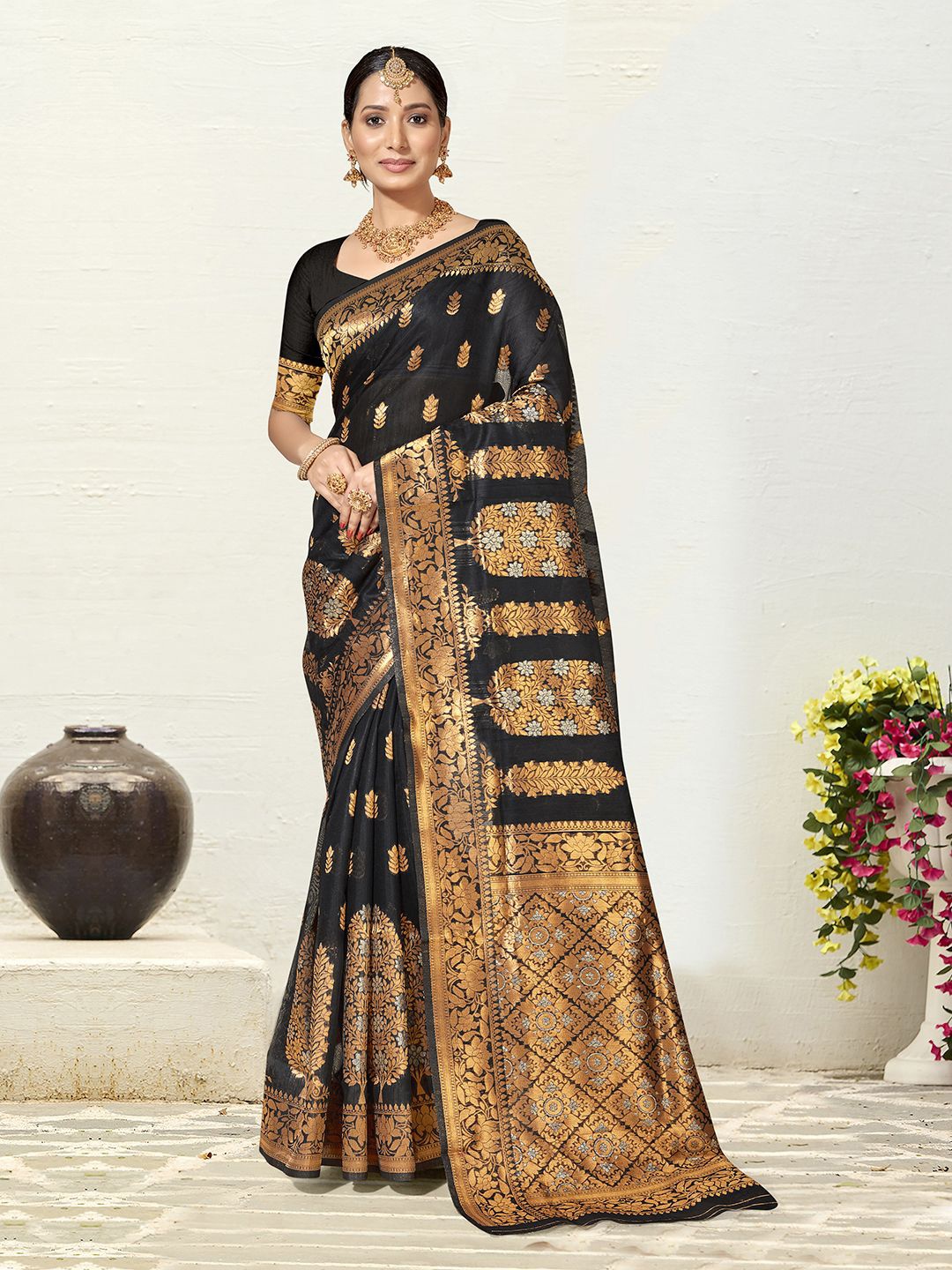 

sagarika Woven Design Zari Banarasi Saree, Black